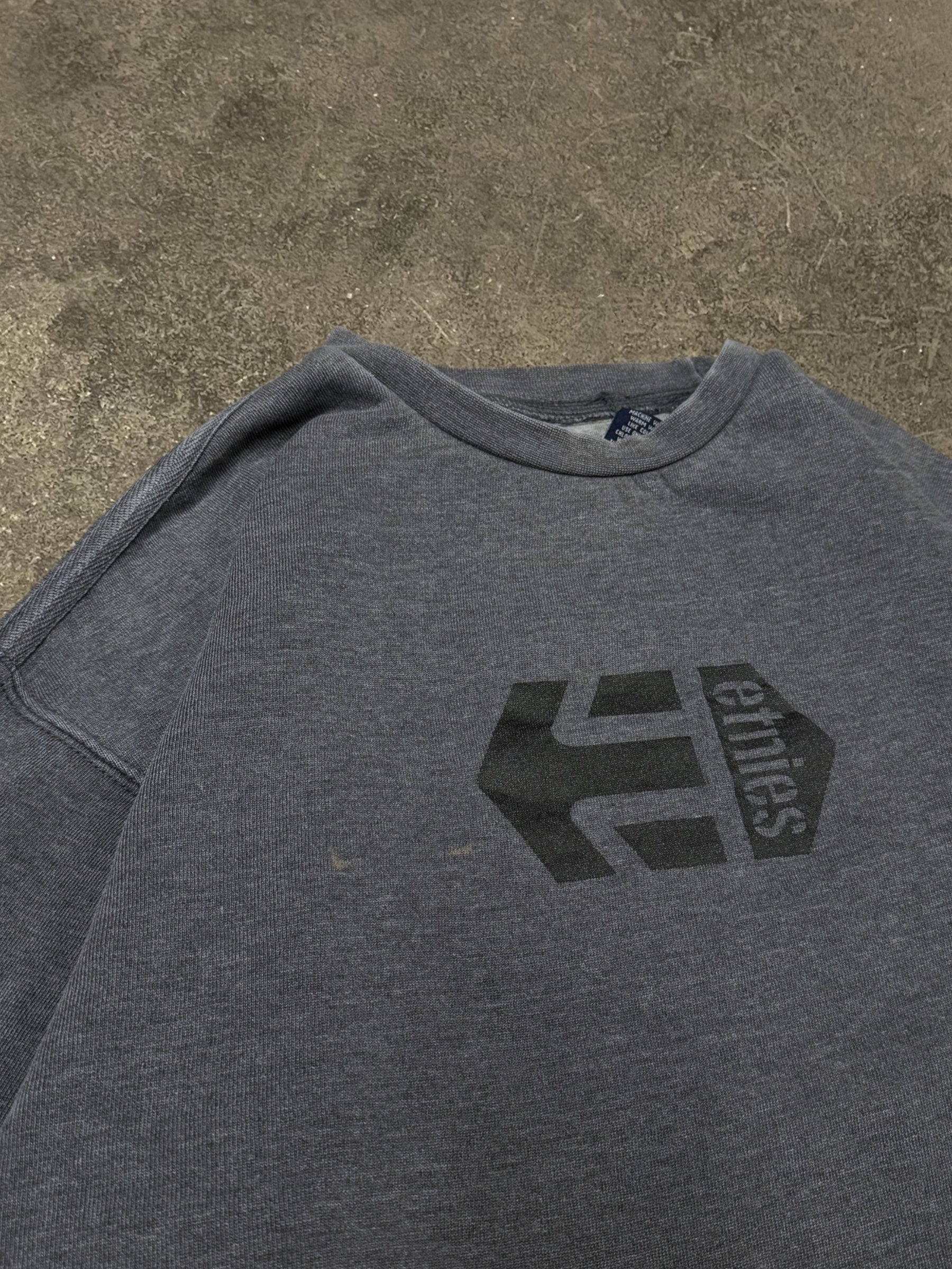 VINTAGE 90S ETNIES SWEATSHIRT