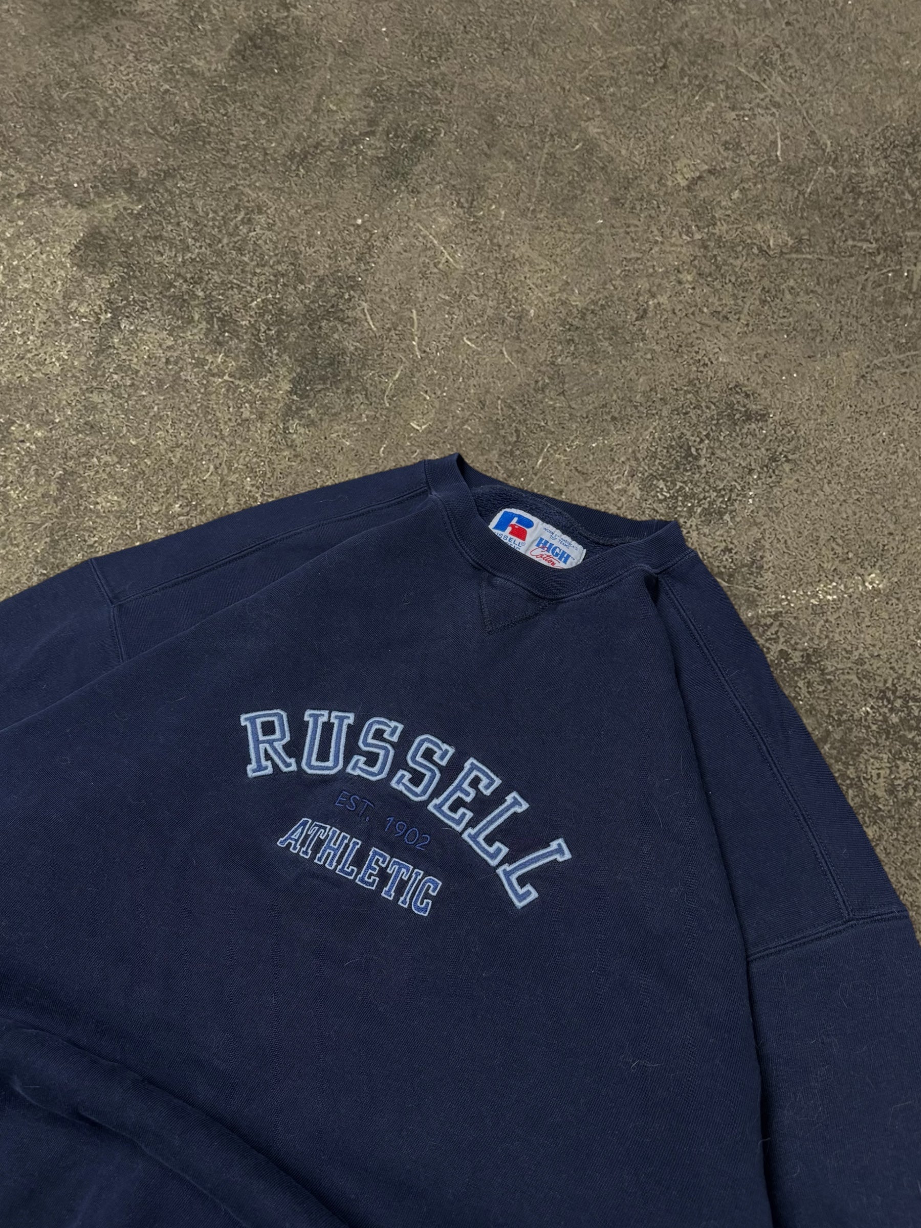 VINTAGE RUSSELL NAVY SWEATSHIRT