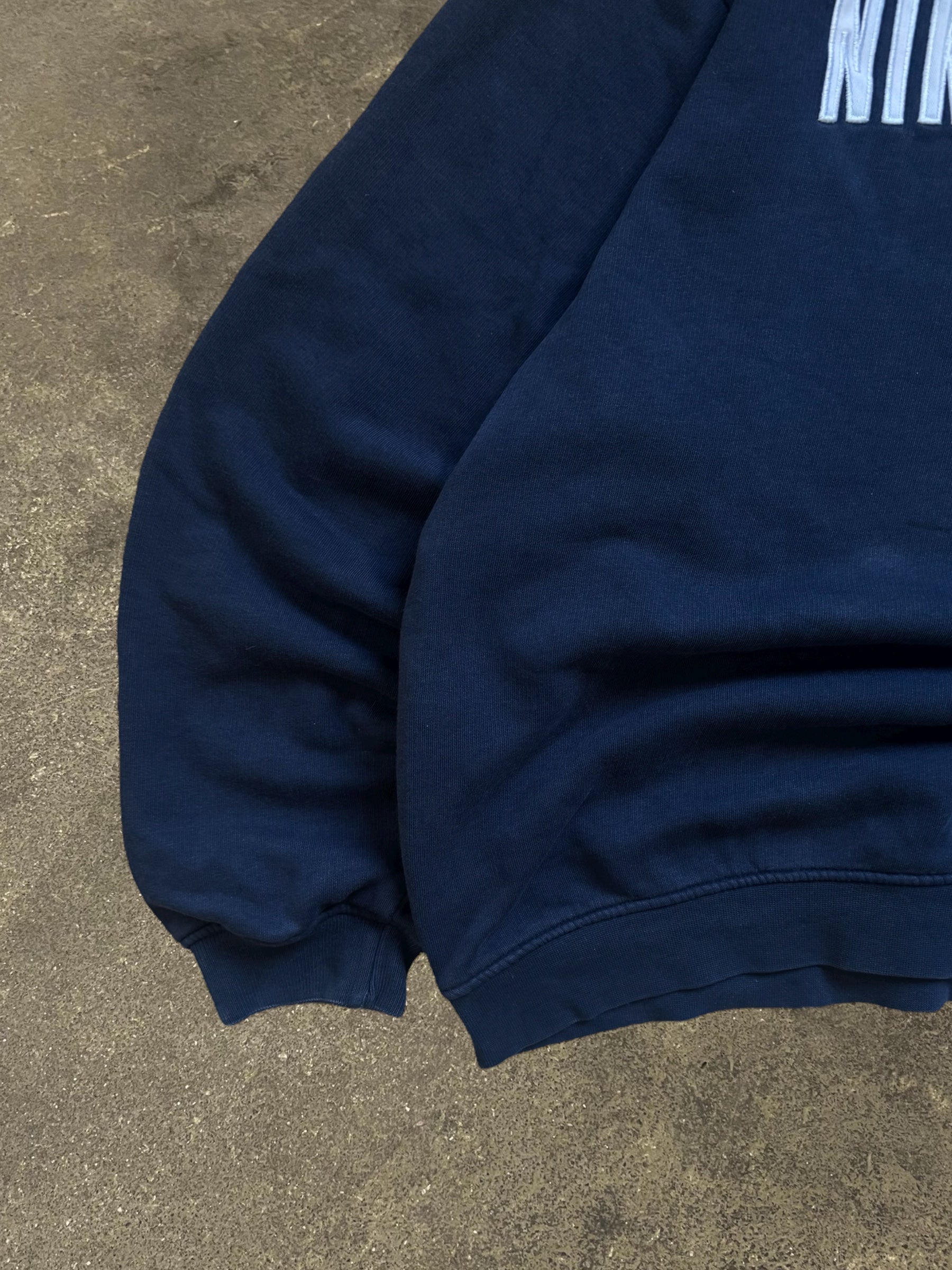 VINTAGE 00S NIKE ATHLETIC SWEATSHIRT