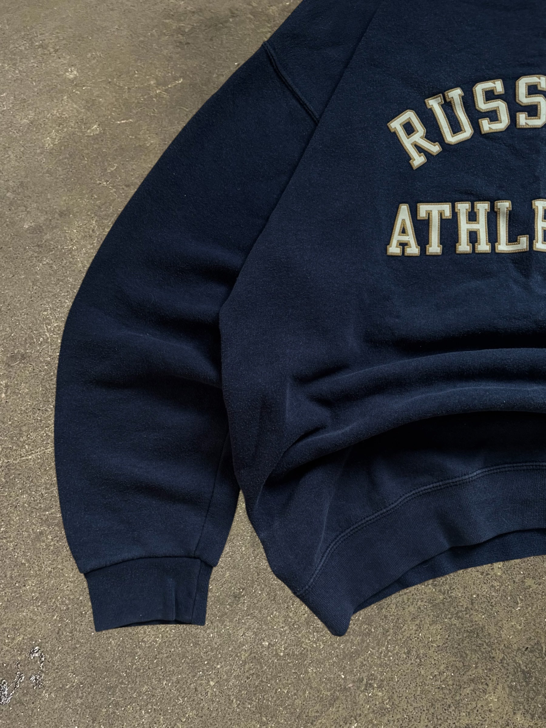 VINTAGE NAVY RUSSELL ATHLETIC SWEATSHIRT