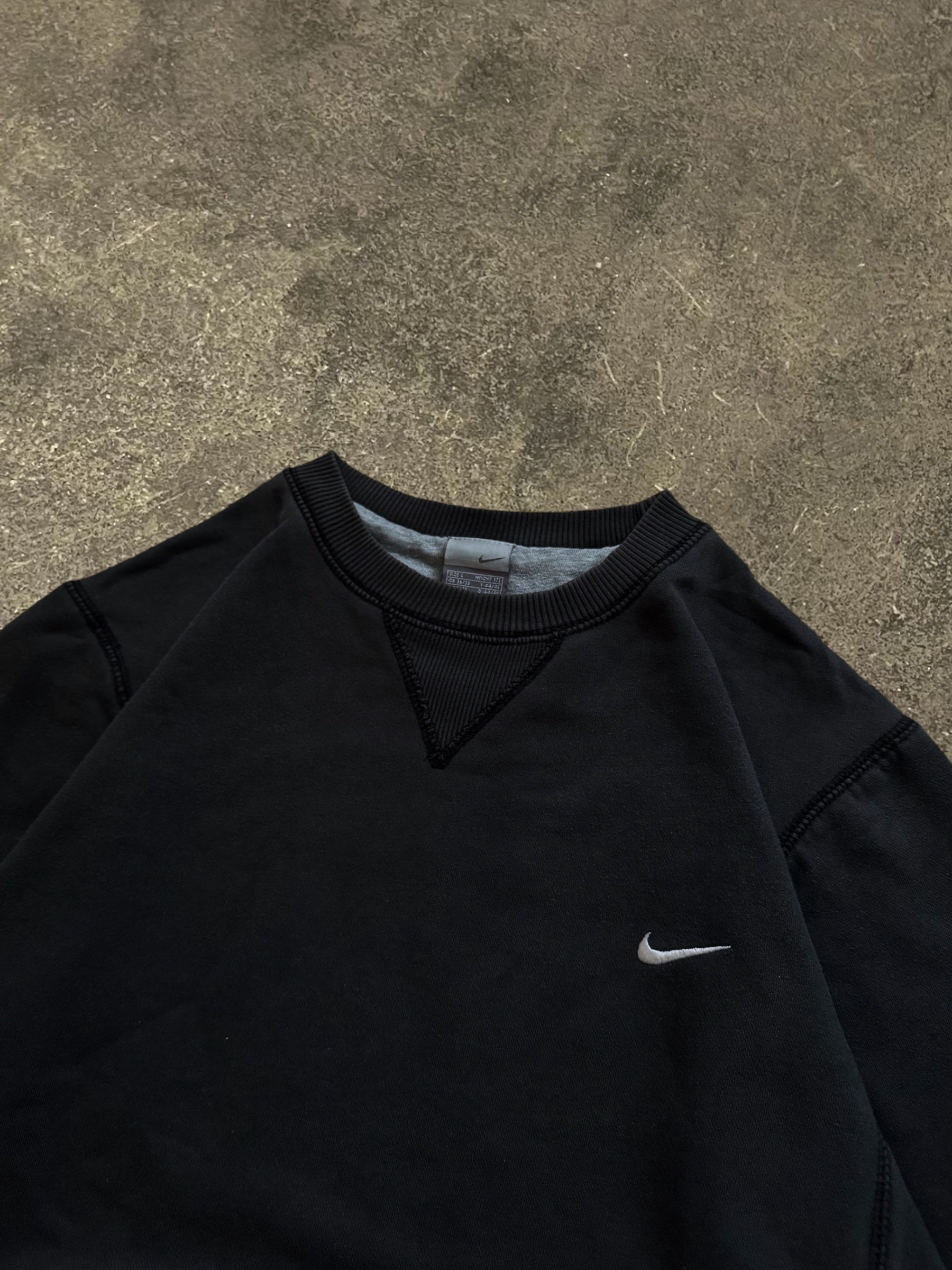 VINTAGE 00S NIKE SWOOSH SWEATSHIRT