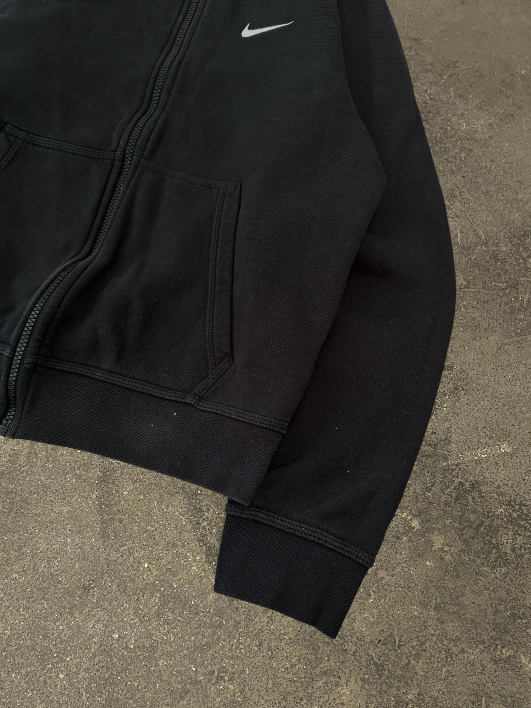 VINTAGE NIKE ZIP-UP SWEATSHIRT