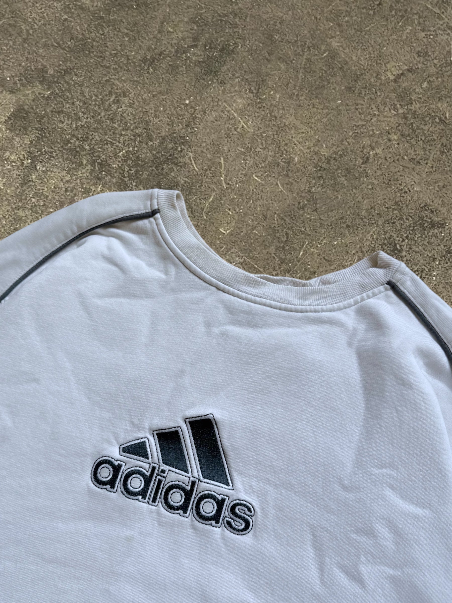 VINTAGE 00S ADIDAS SWEATSHIRT