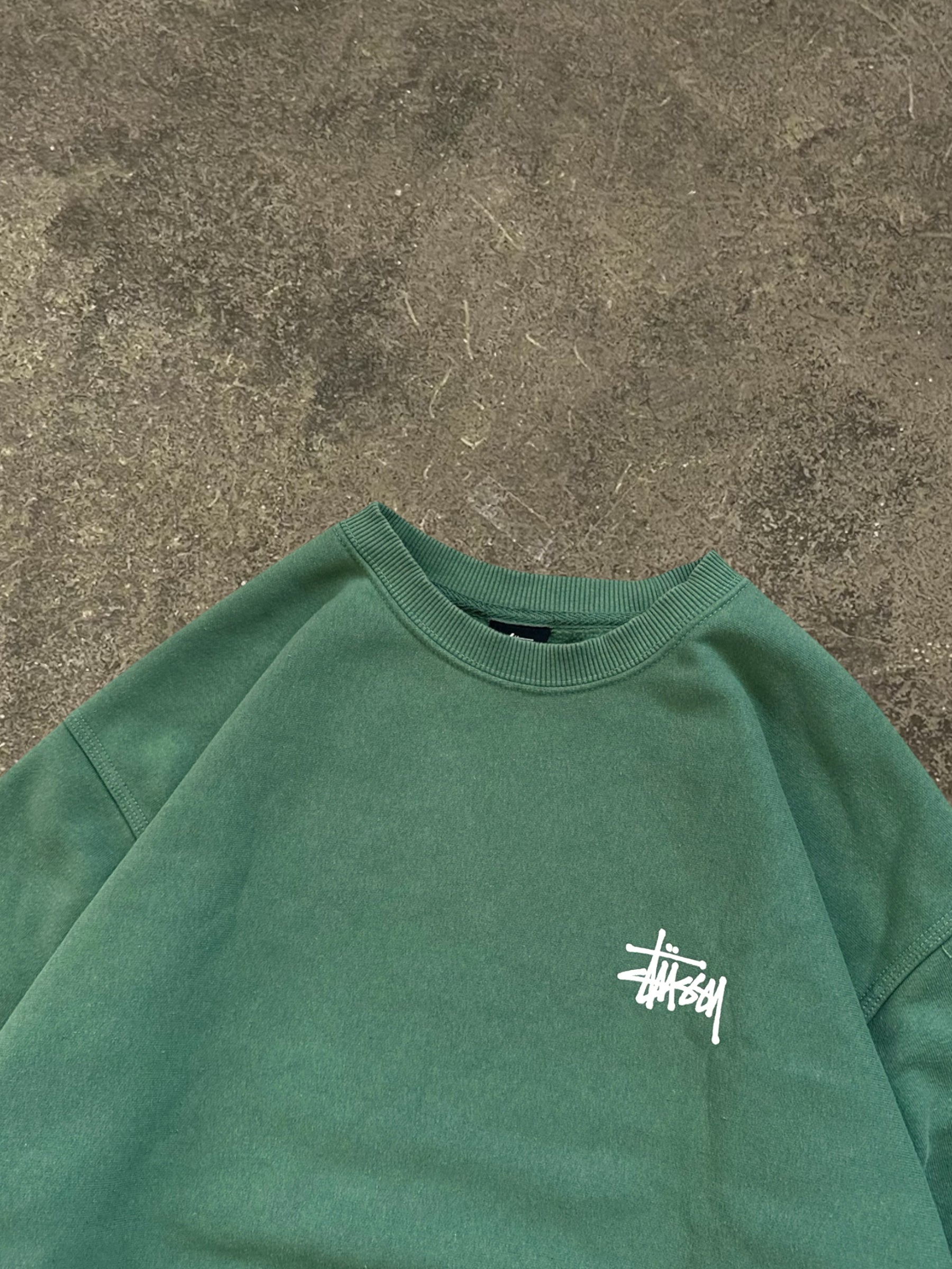 STÜSSY GREEN BASIC LOGO SWEATSHIRT