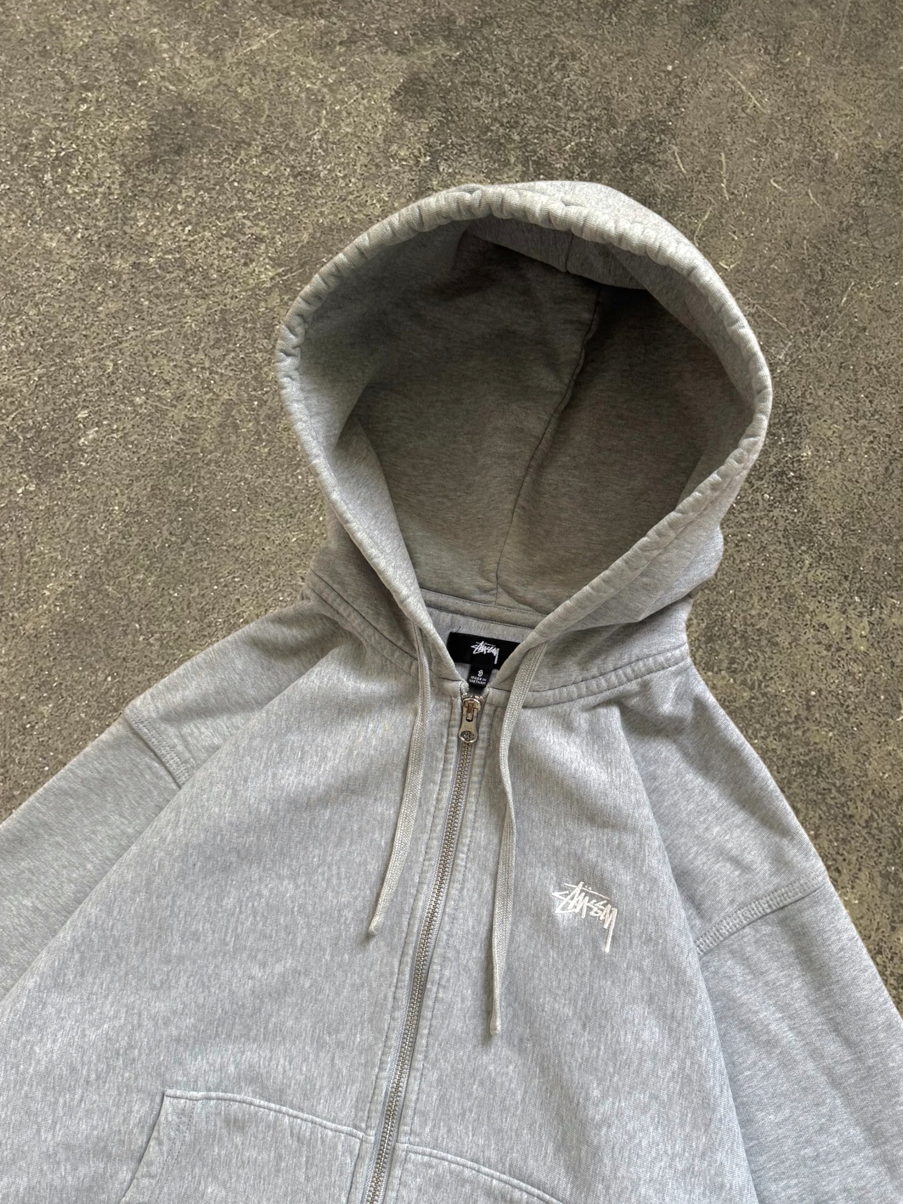 STÜSSY GREY STOCK LOGO ZIP-UP HOODIE