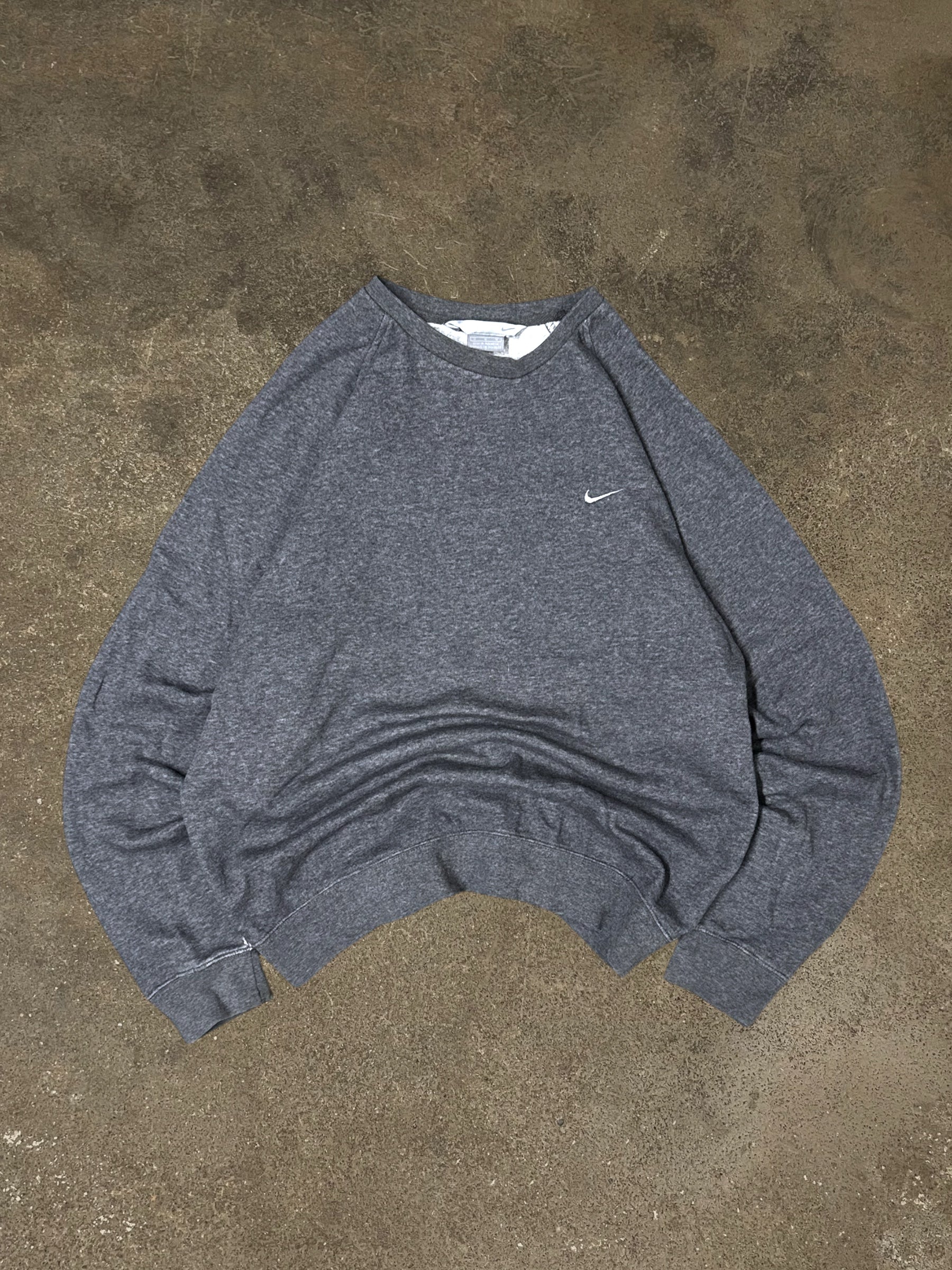 VINTAGE 00S NIKE SWEATSHIRT