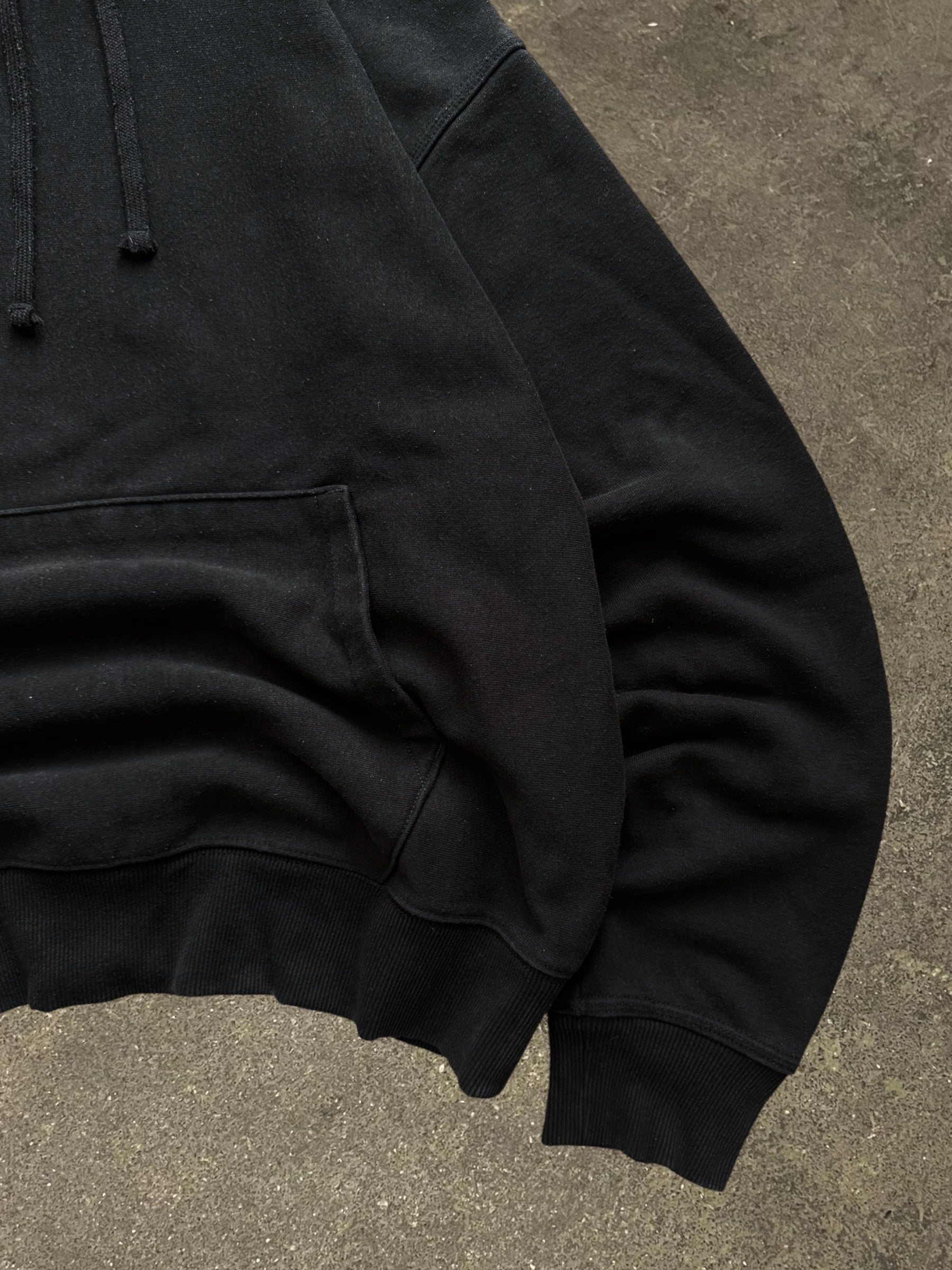 STÜSSY BLACK BACK HOOD APPLIQUE HOODIE