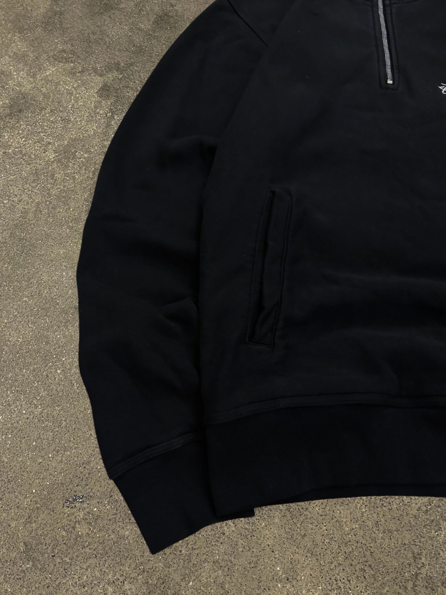 STÜSSY QUARTER ZIP SWEATSHIRT
