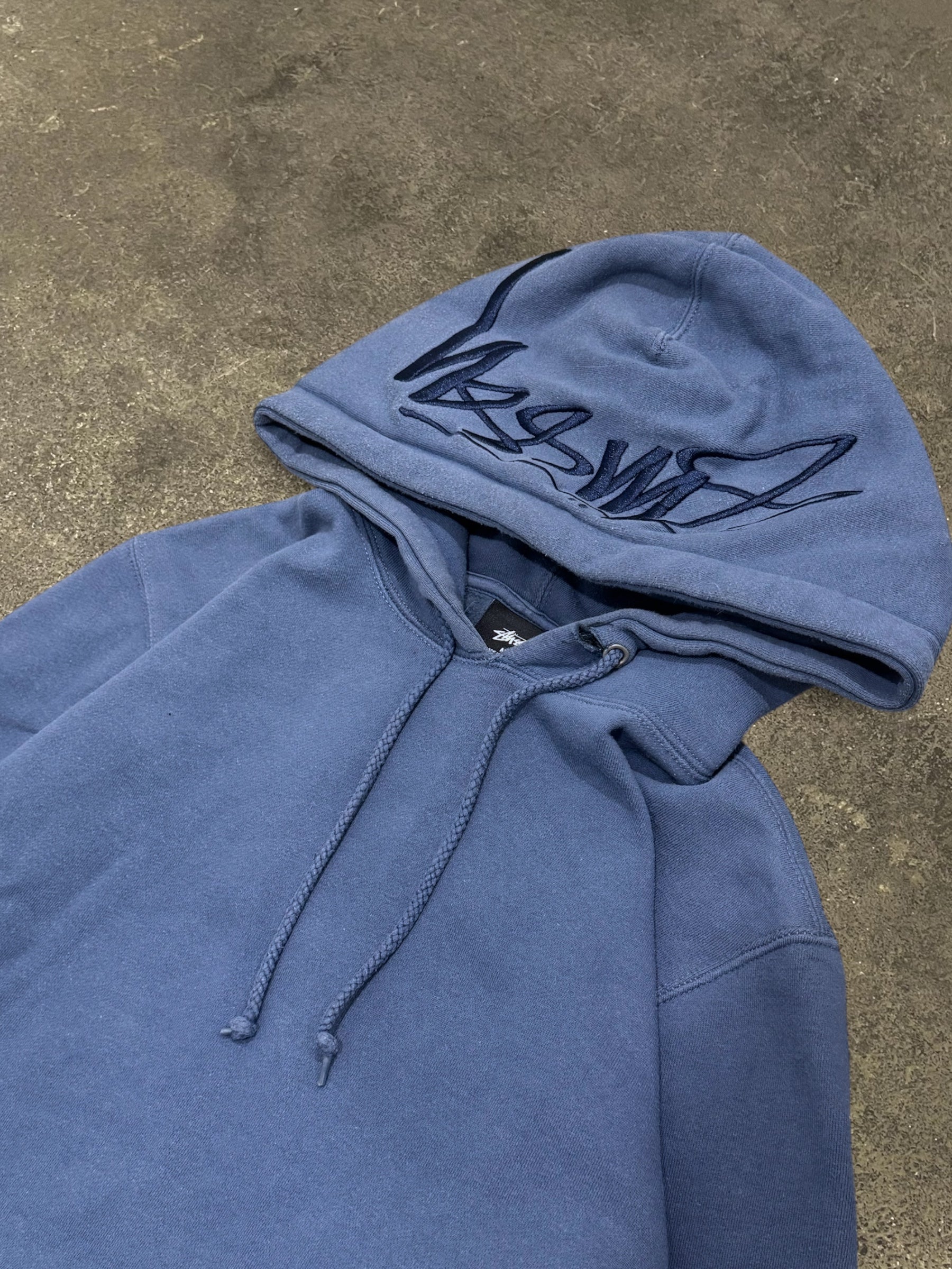 STÜSSY BACK HOOD APPLIQUE HOODIE