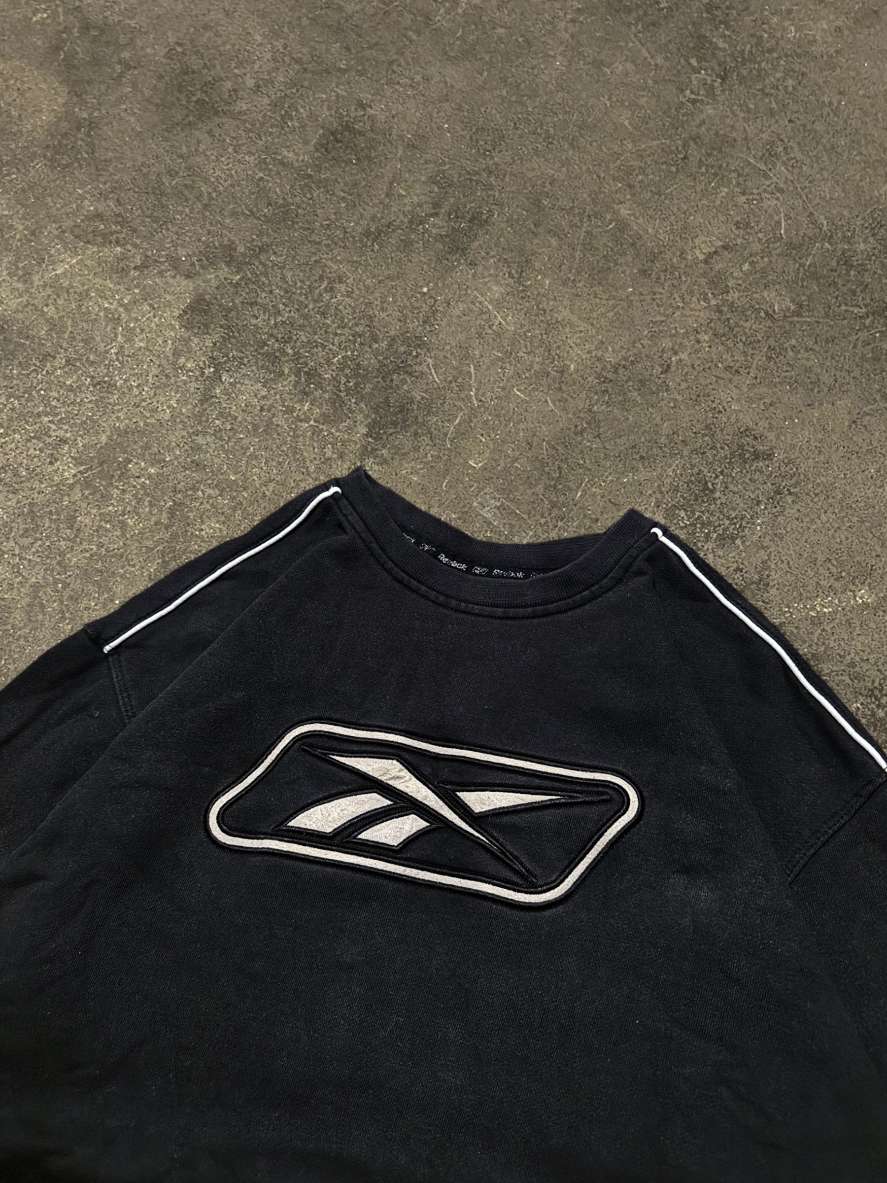 VINTAGE BLACK REEBOK BIG LOGO SWEATSHIRT