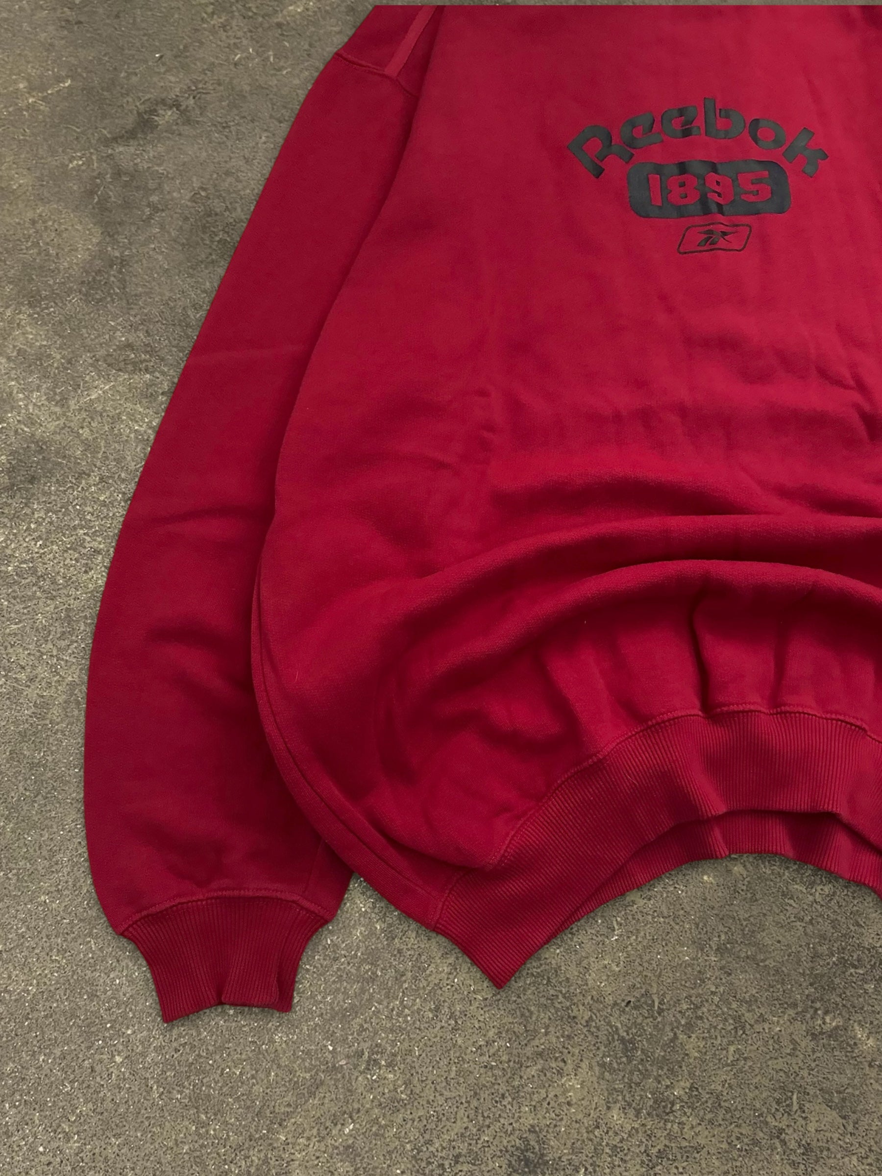 VINTAGE 90S REEBOK SWEATSHIRT