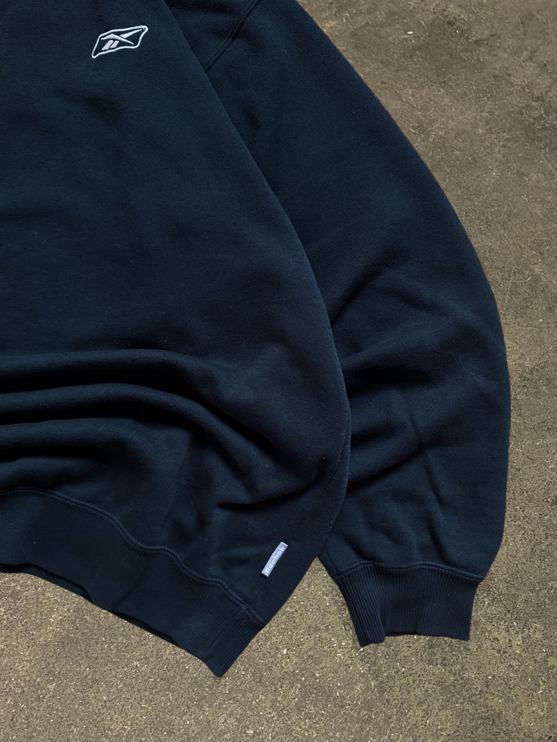 VINTAGE 90S NAVY REEBOK SWEATSHIRT