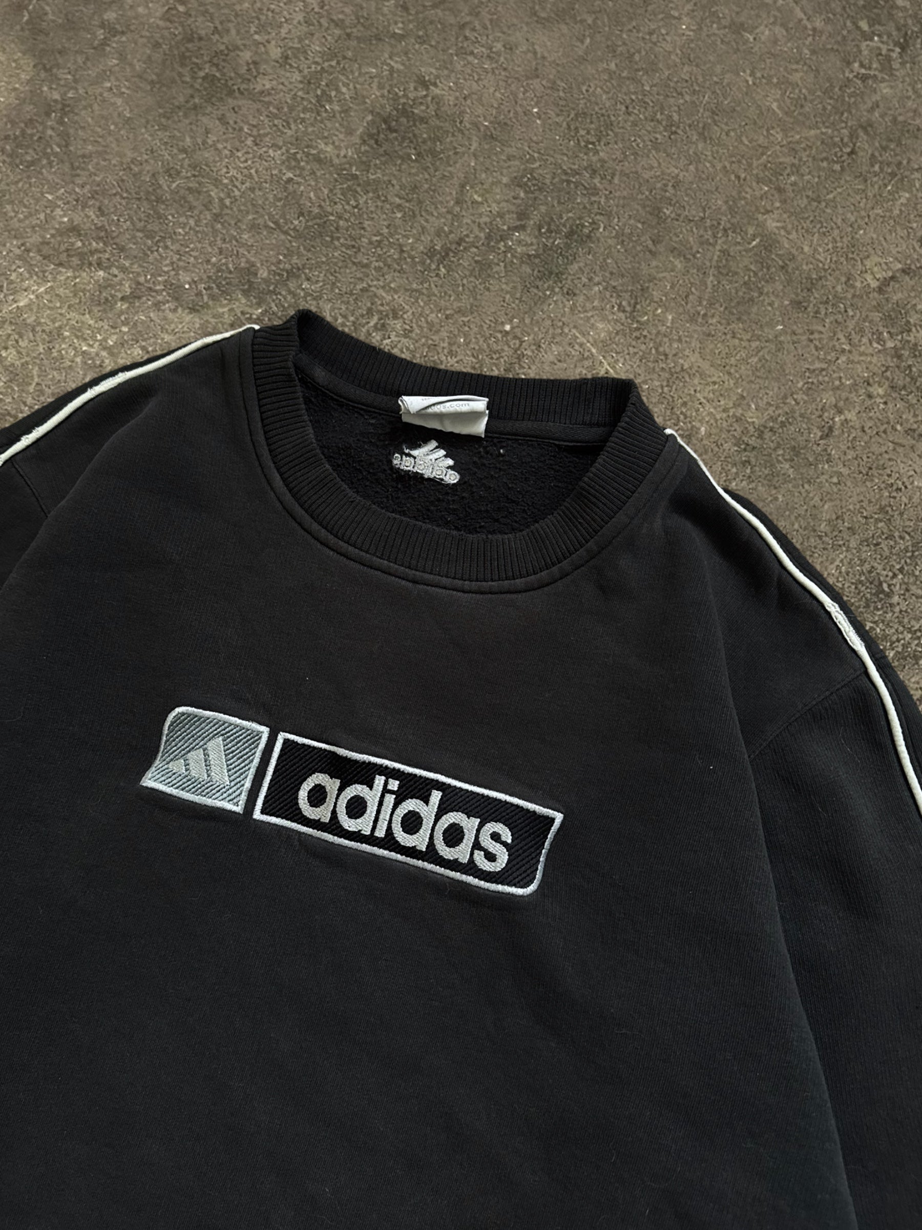 VINTAGE 00S ADIDAS SWEATSHIRT