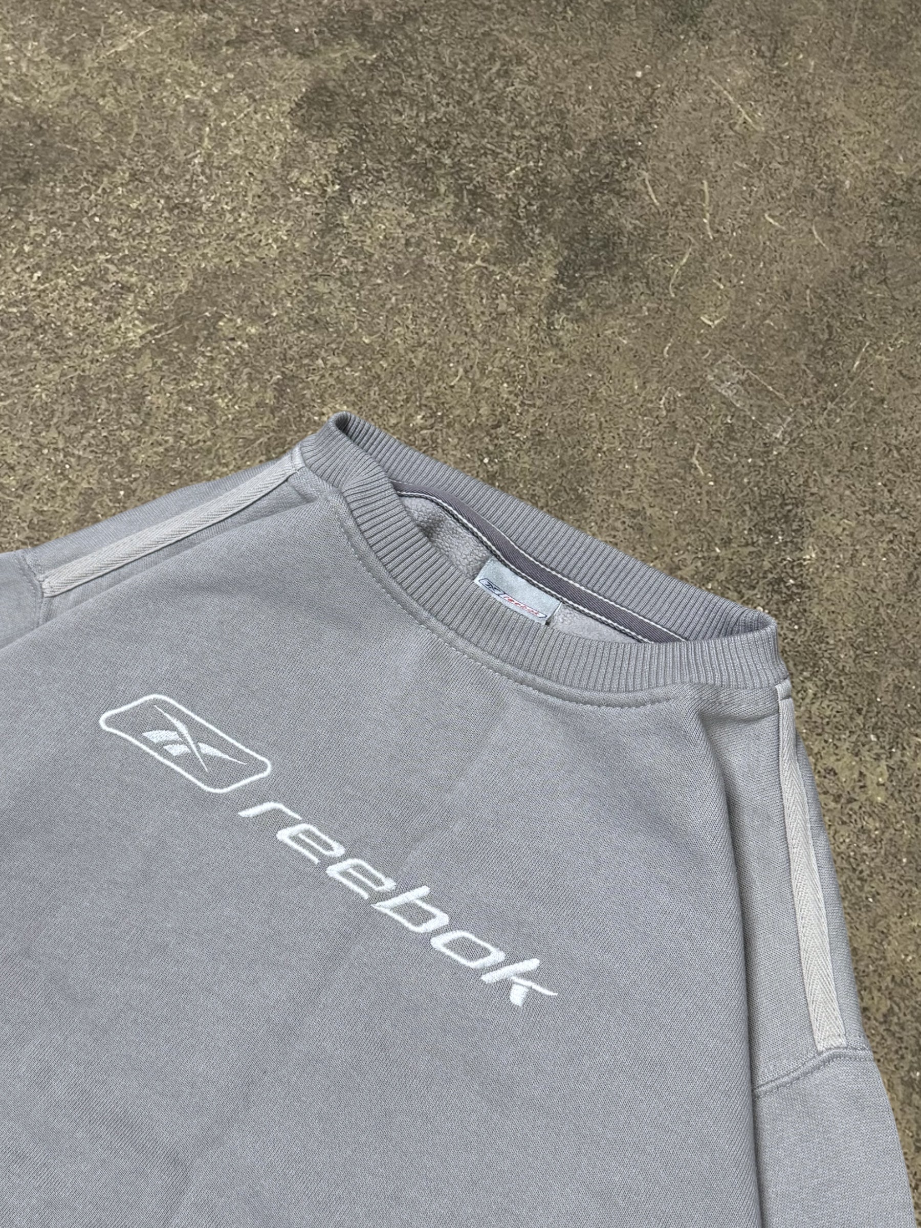 VINTAGE REEBOK SWEATSHIRT