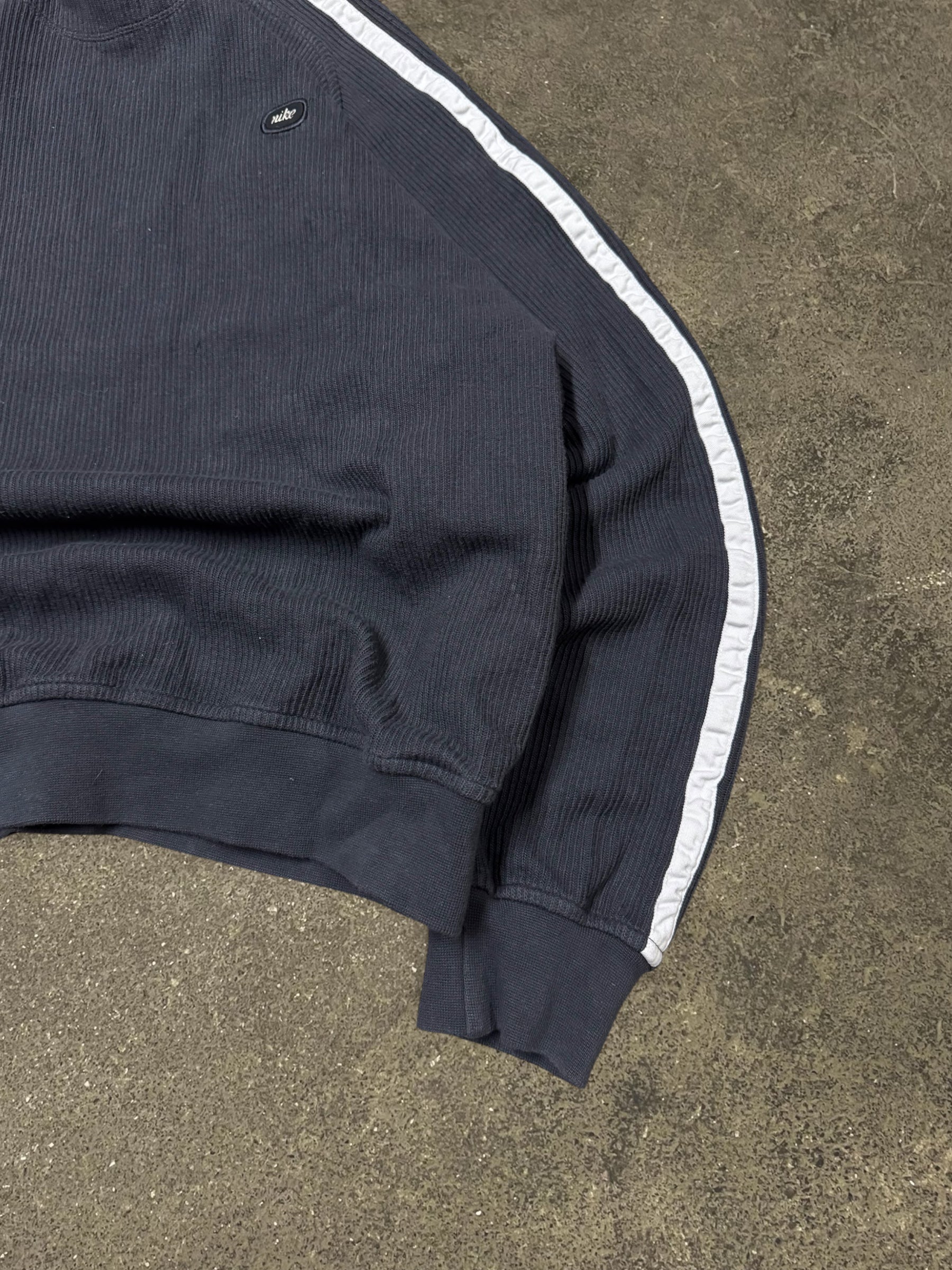 VINTAGE 00S NIKE SWEATSHIRT