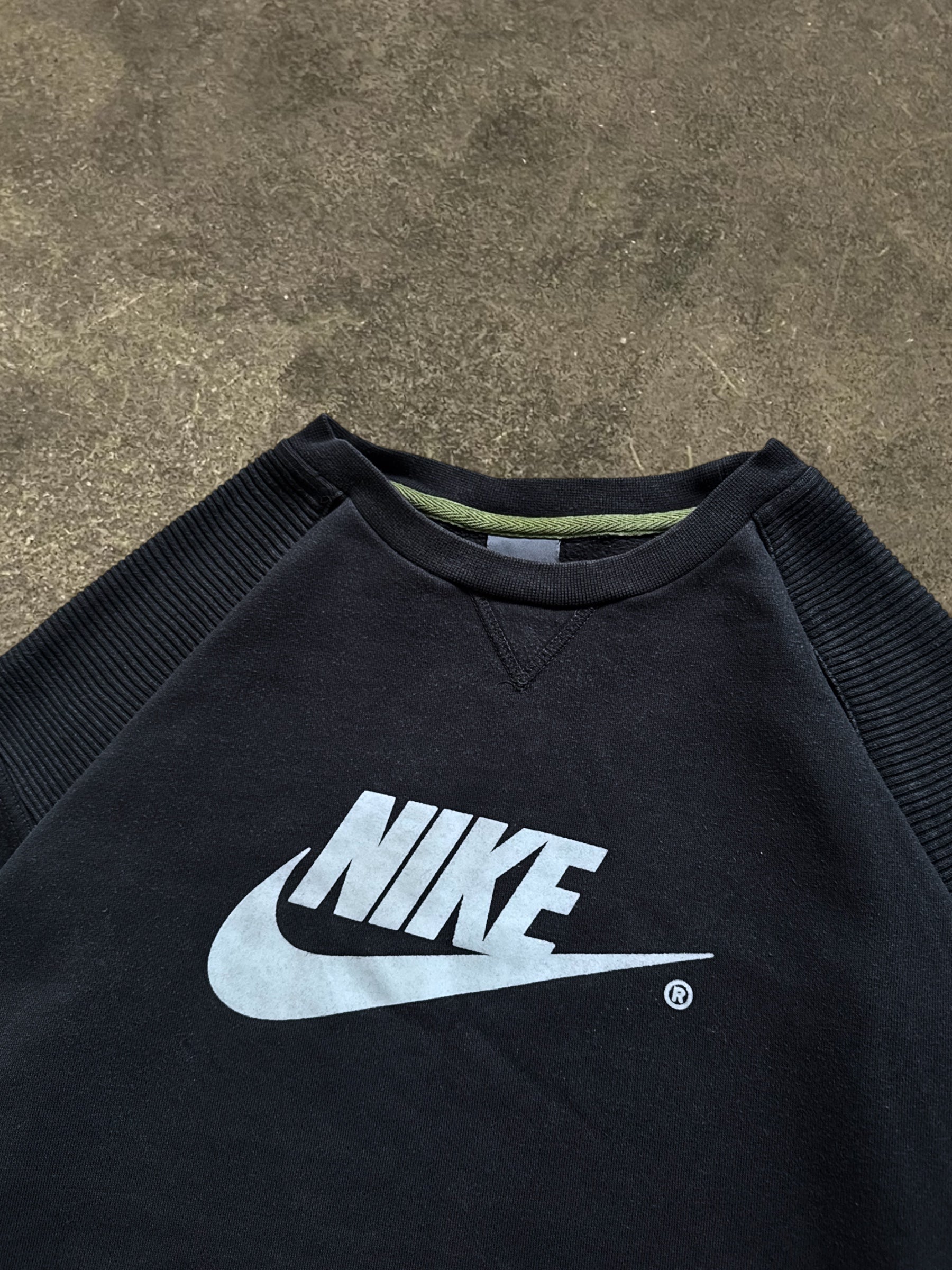 VINTAGE 00S NIKE LOGO SWEATSHIRT