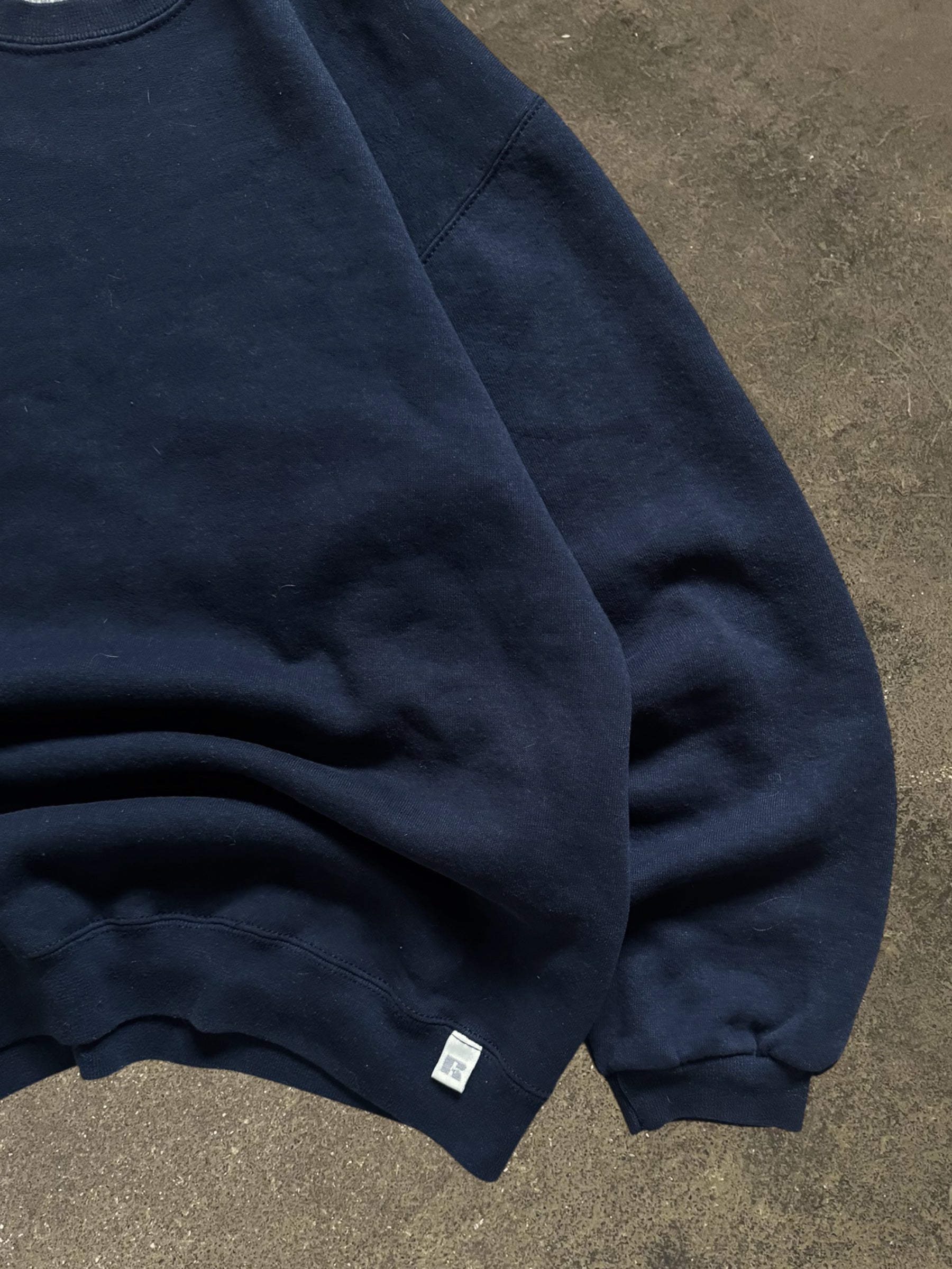 VINTAGE 90S NAVY RUSSELL ATHLETIC BLANK SWEATSHIRT
