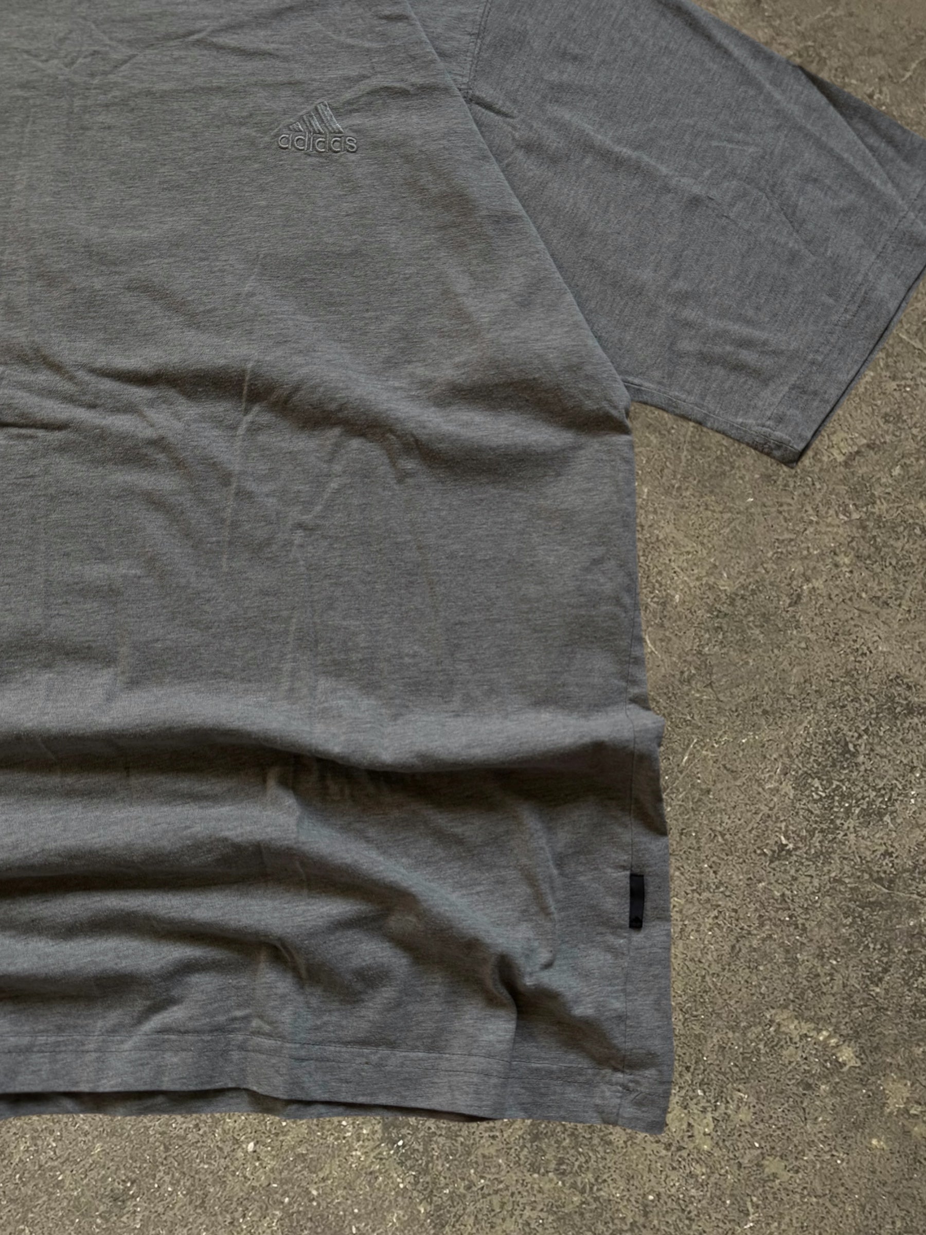 VINTAGE 90S ADIDAS T-SHIRT