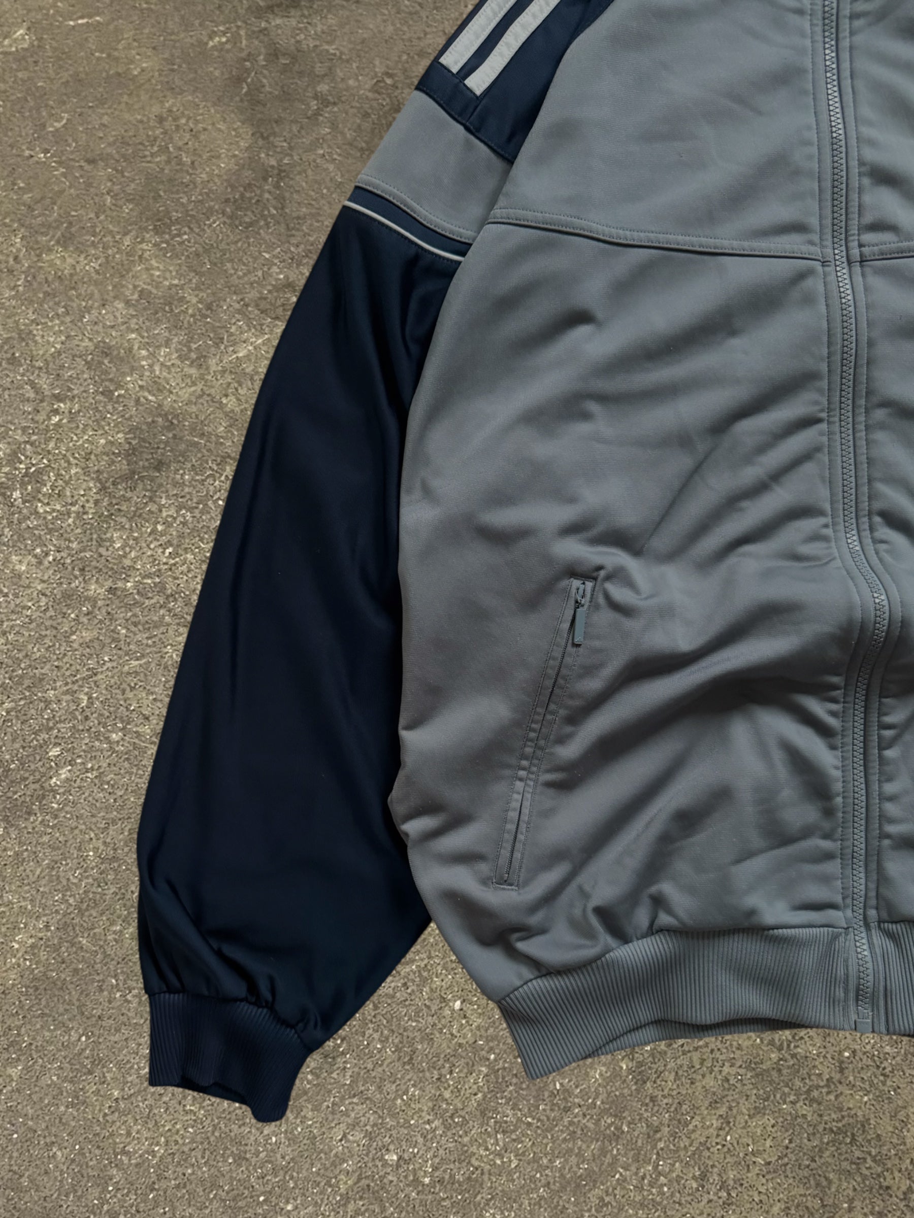 VINTAGE 00S ADIDAS TRACK JACKET