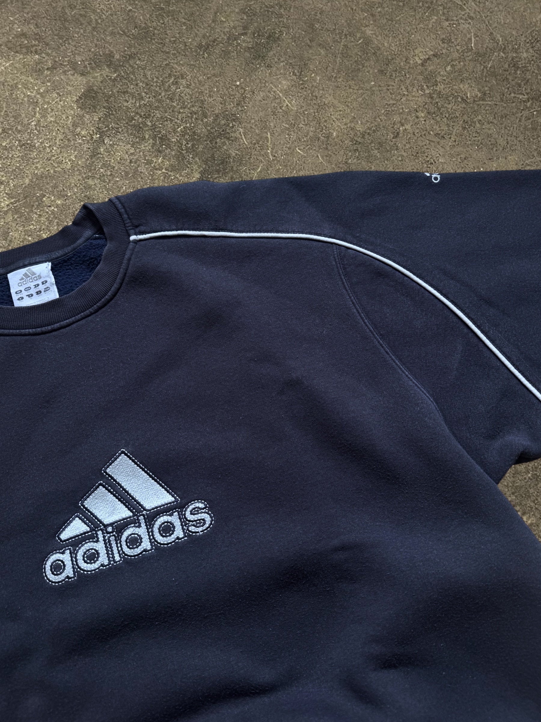 VINTAGE 00S ADIDAS SWEATSHIRT