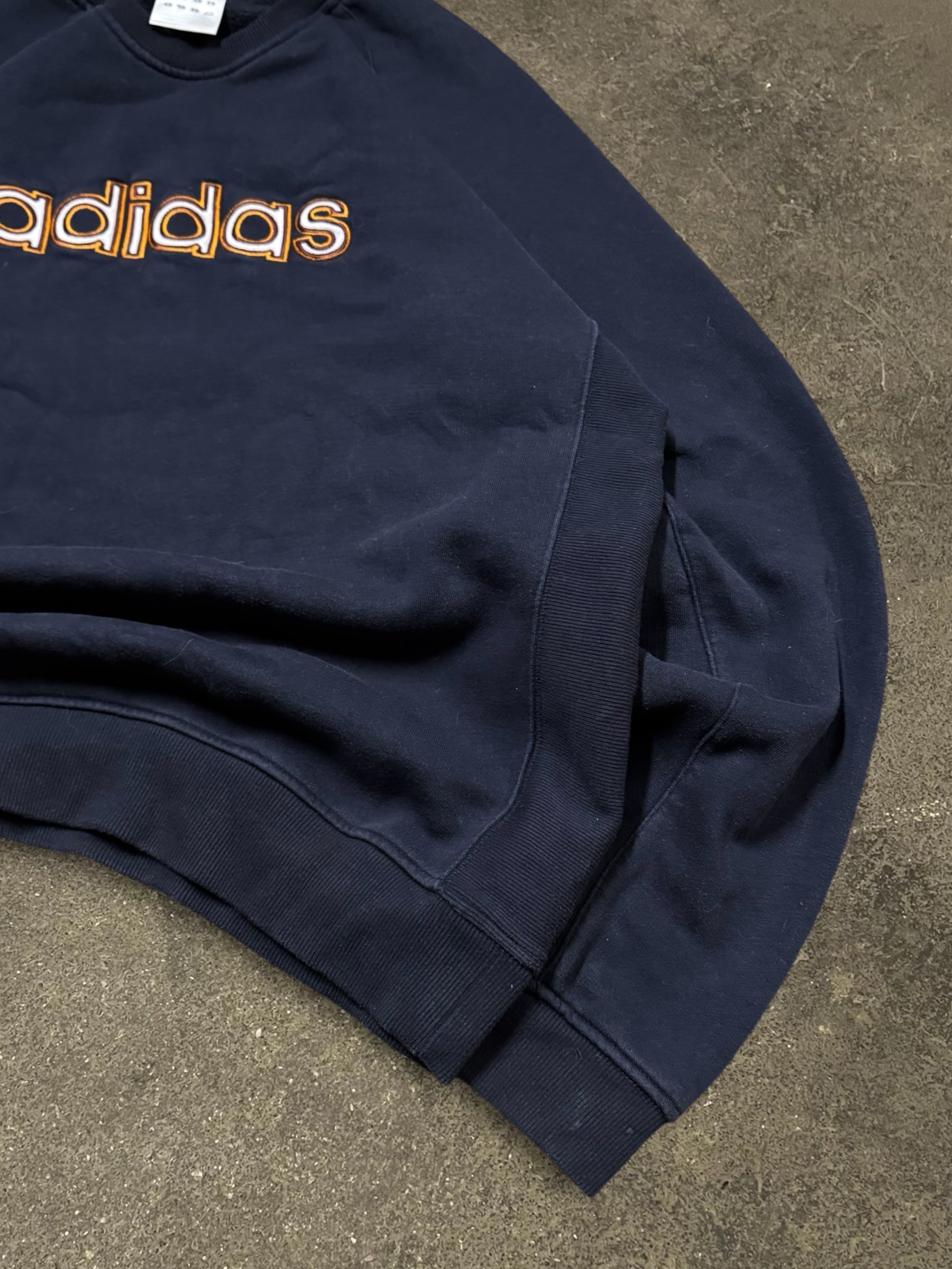 VINTAGE 00S ADIDAS SWEATSHIRT