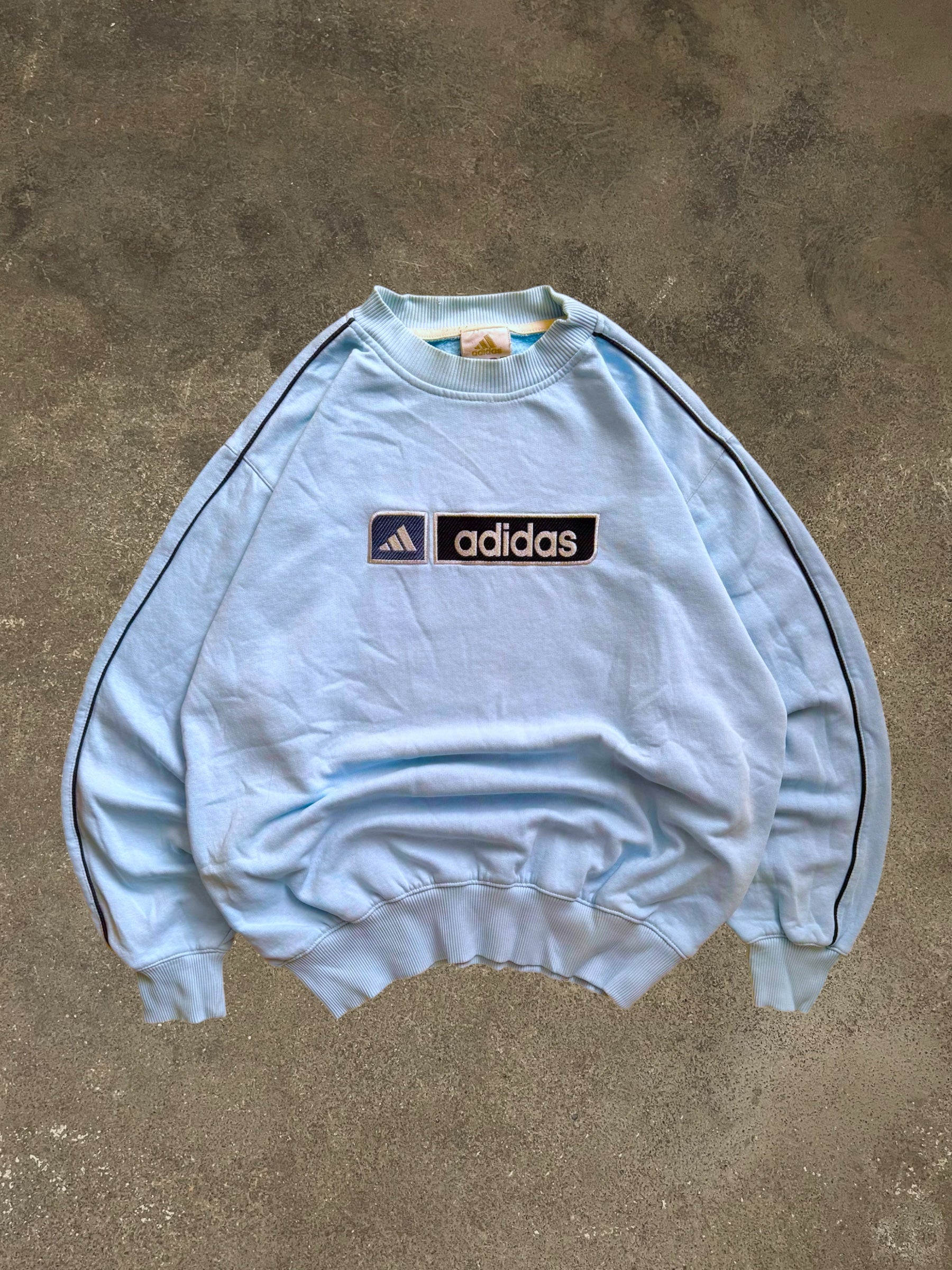 VINTAGE 00S BABY-BLUE ADIDAS SWEATSHIRT