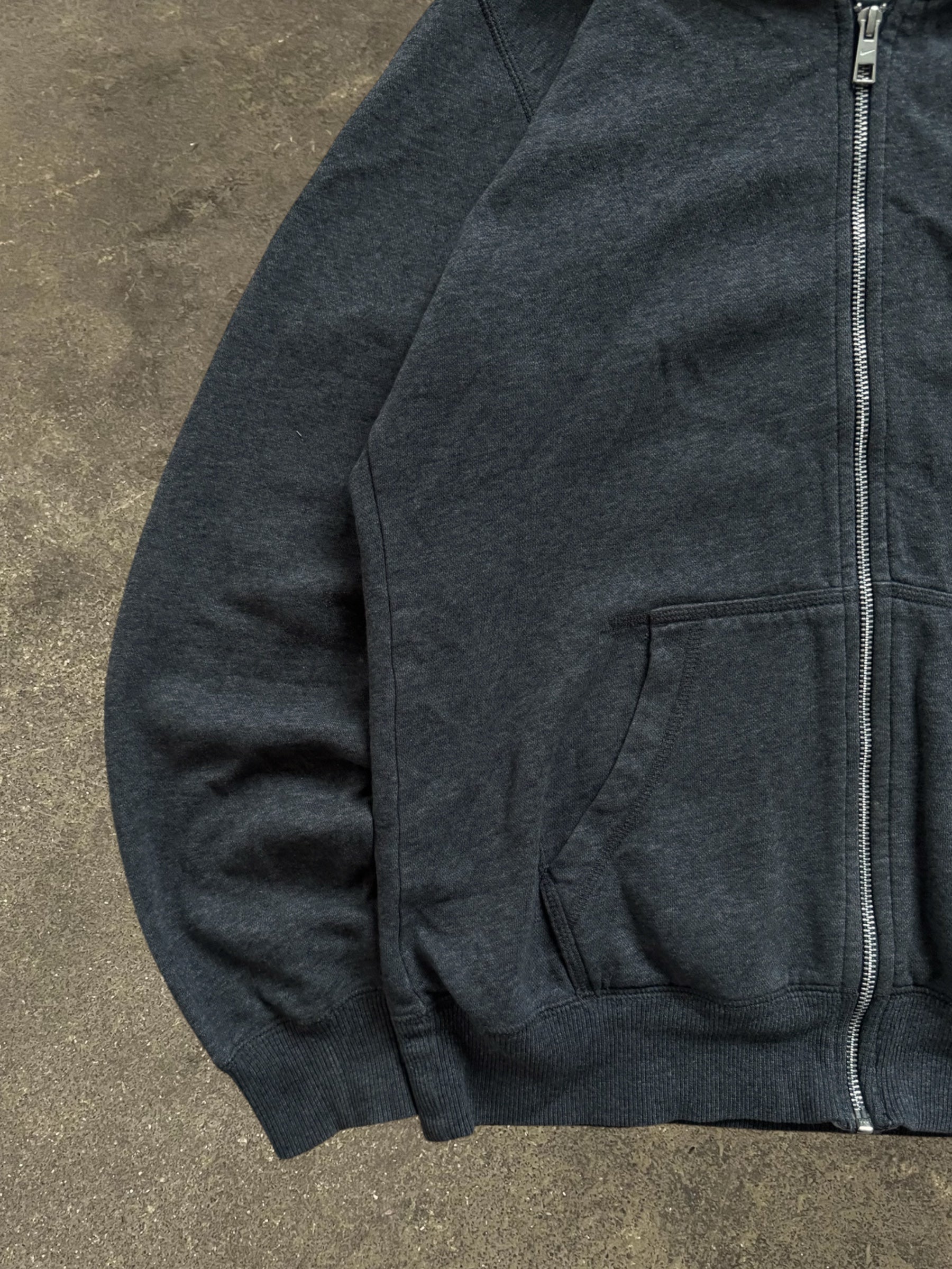 VINTAGE 00S NIKE ZIP-UP HOODIE