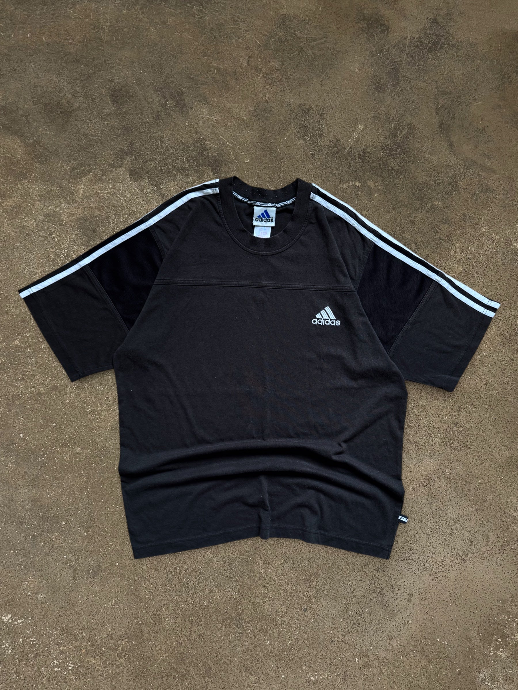 VINTAGE 90S ADIDAS T-SHIRT
