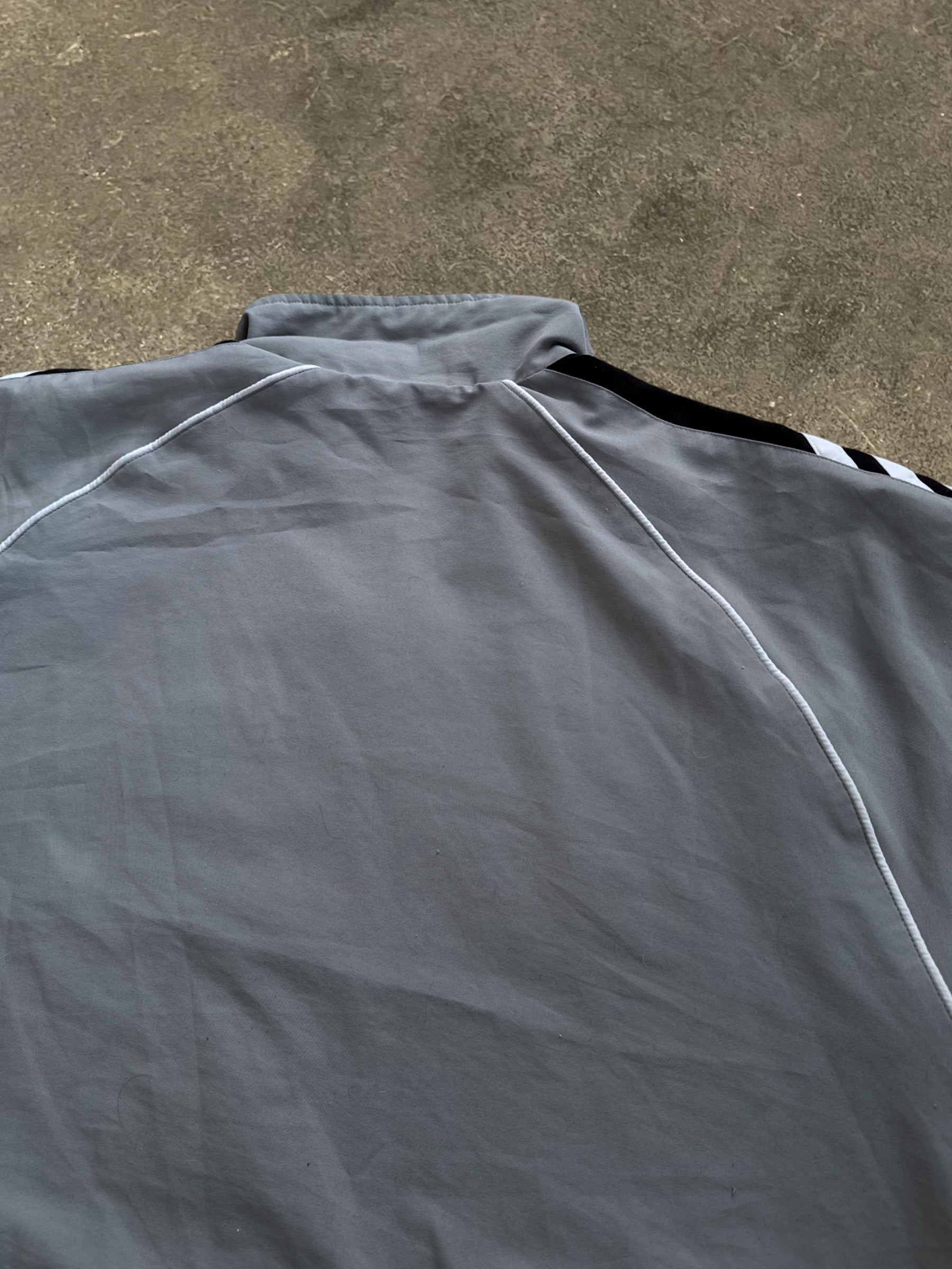 VINTAGE 00S GREY ADIDAS WINDBREAKER