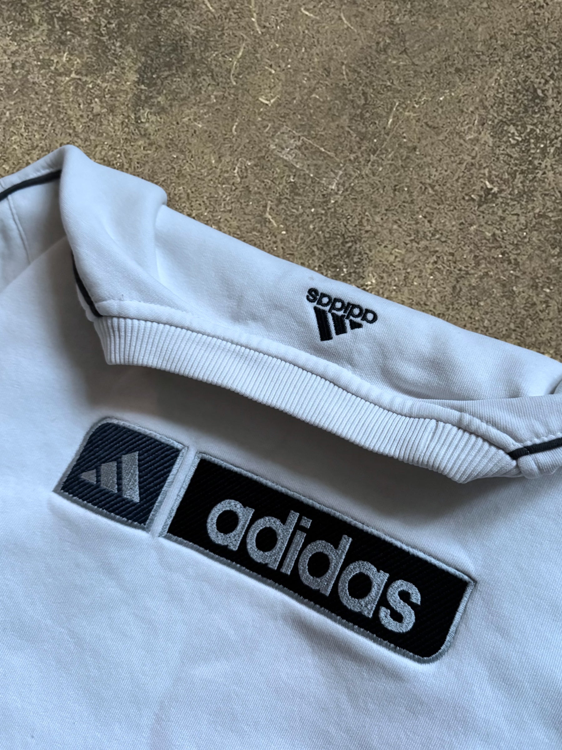 VINTAGE 00S ADIDAS SWEATSHIRT