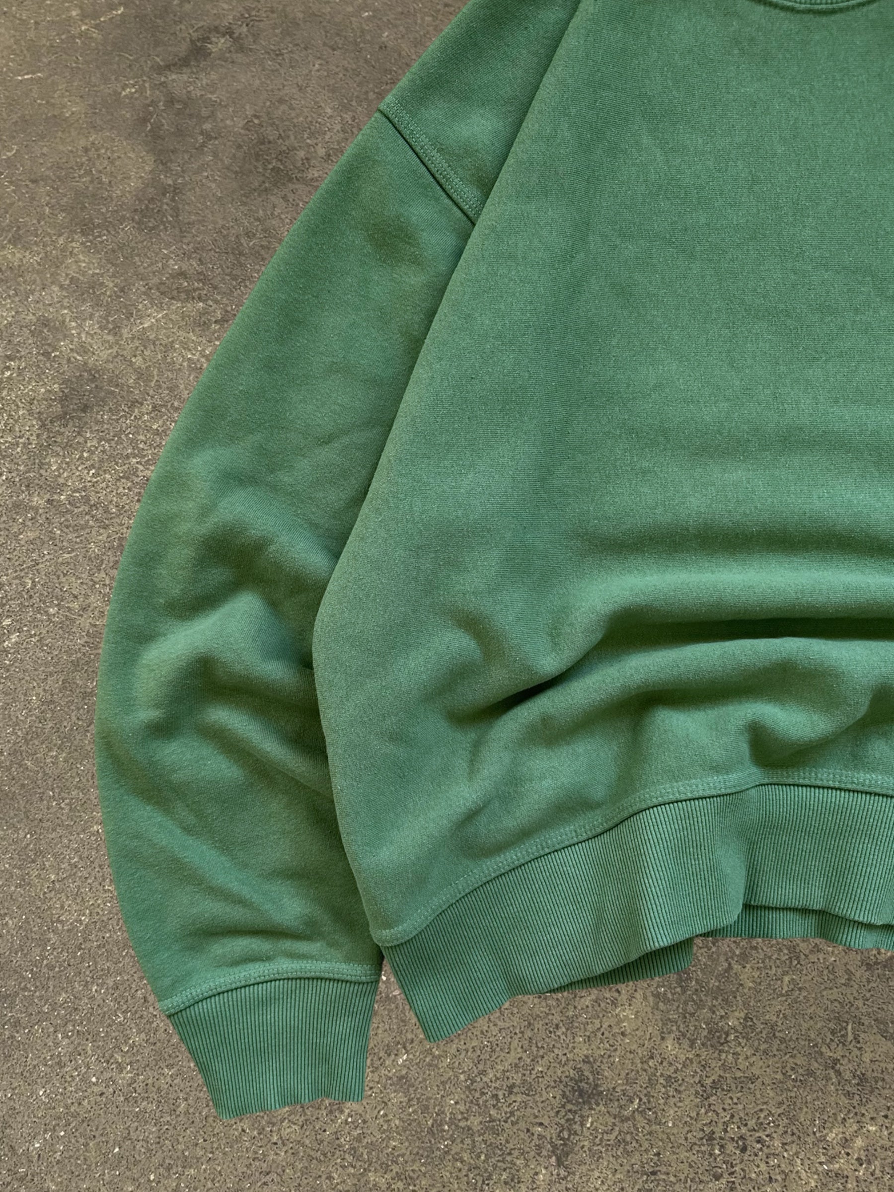 STÜSSY GREEN BASIC LOGO SWEATSHIRT