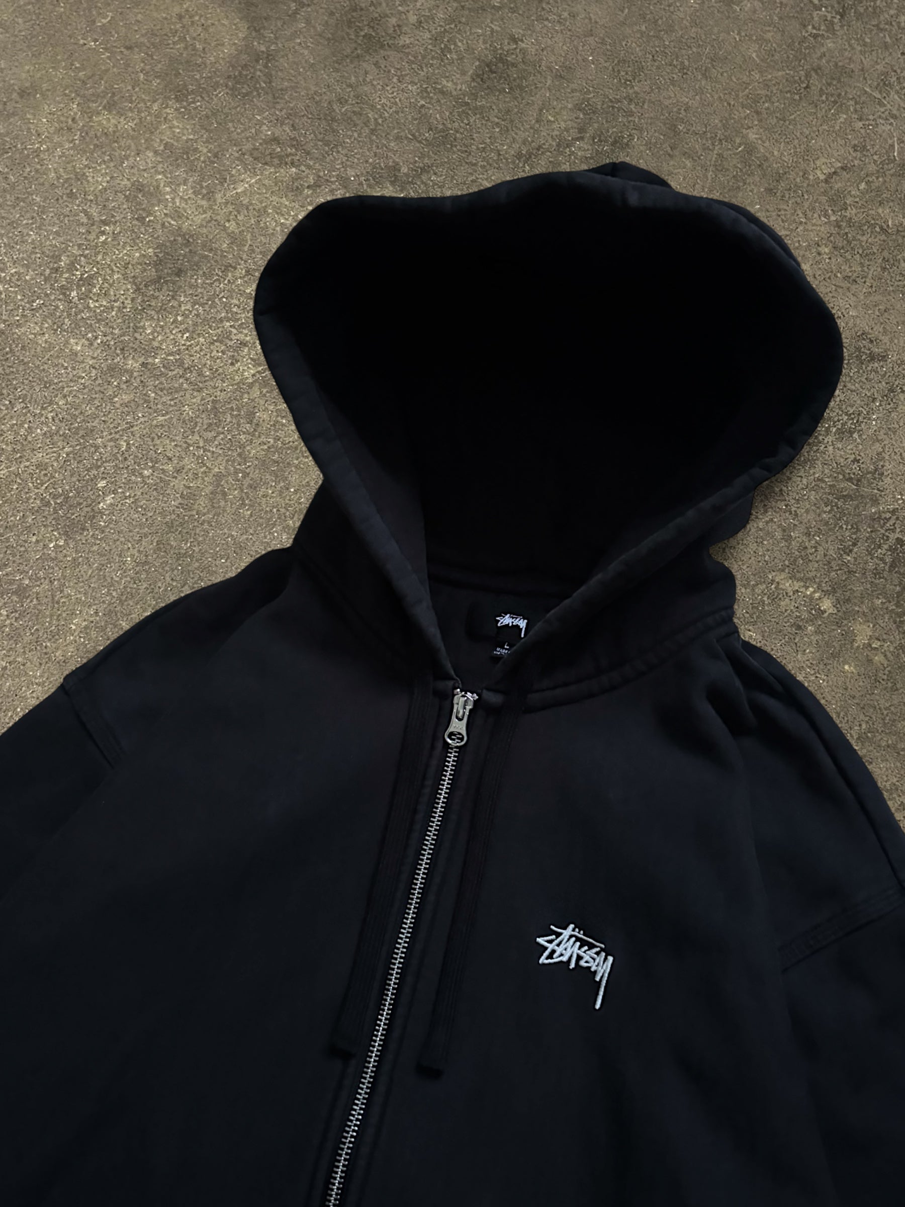 STÜSSY STOCK LOGO ZIP-UP HOODIE