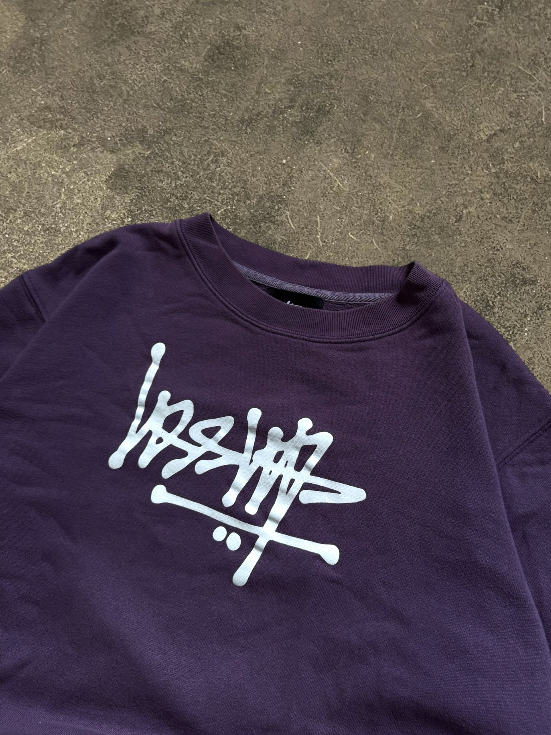 STÜSSY UPSIDE DOWN LOGO SWEATSHIRT