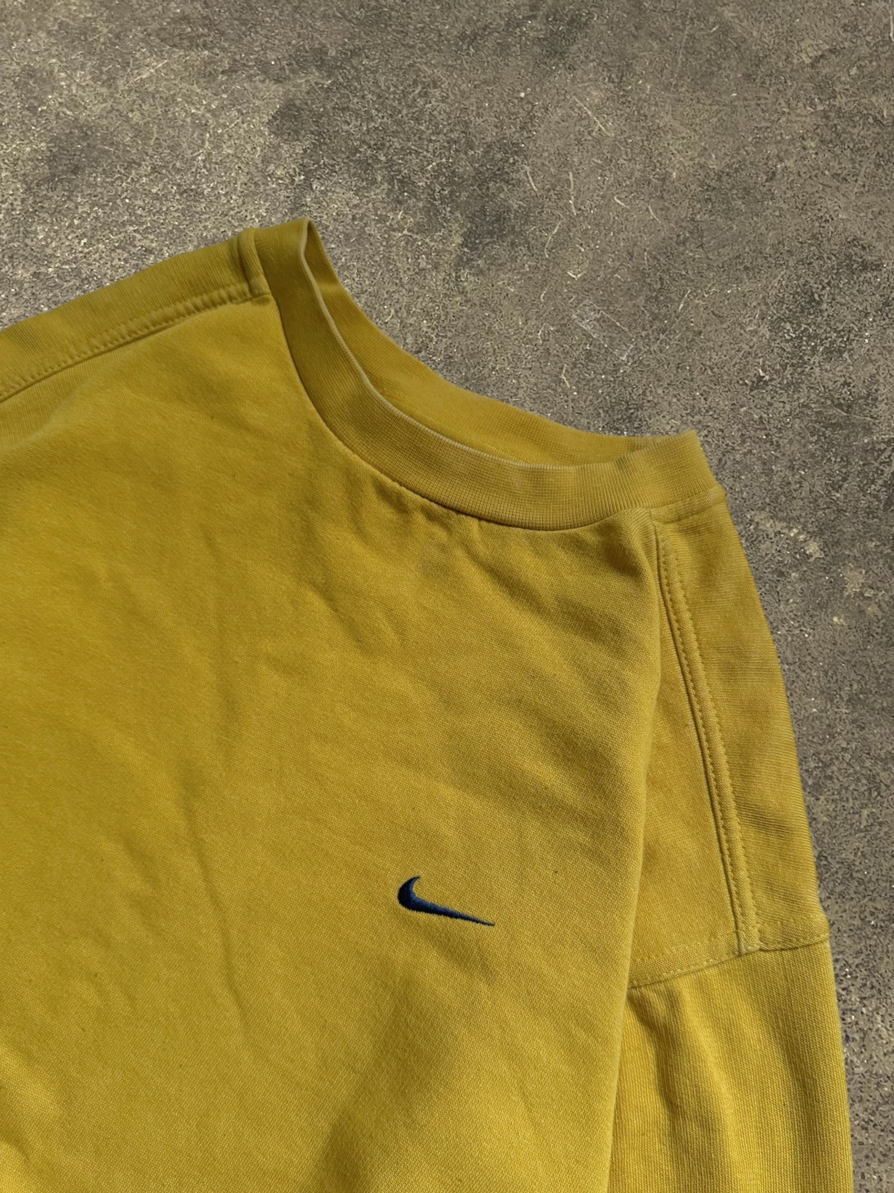 VINTAGE 00S NIKE SWEATSHIRT