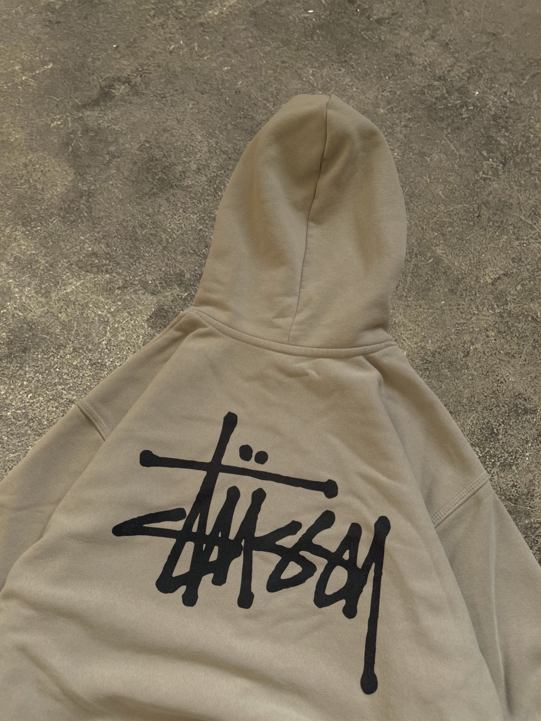 STÜSSY BEIGE BASIC LOGO HOODIE