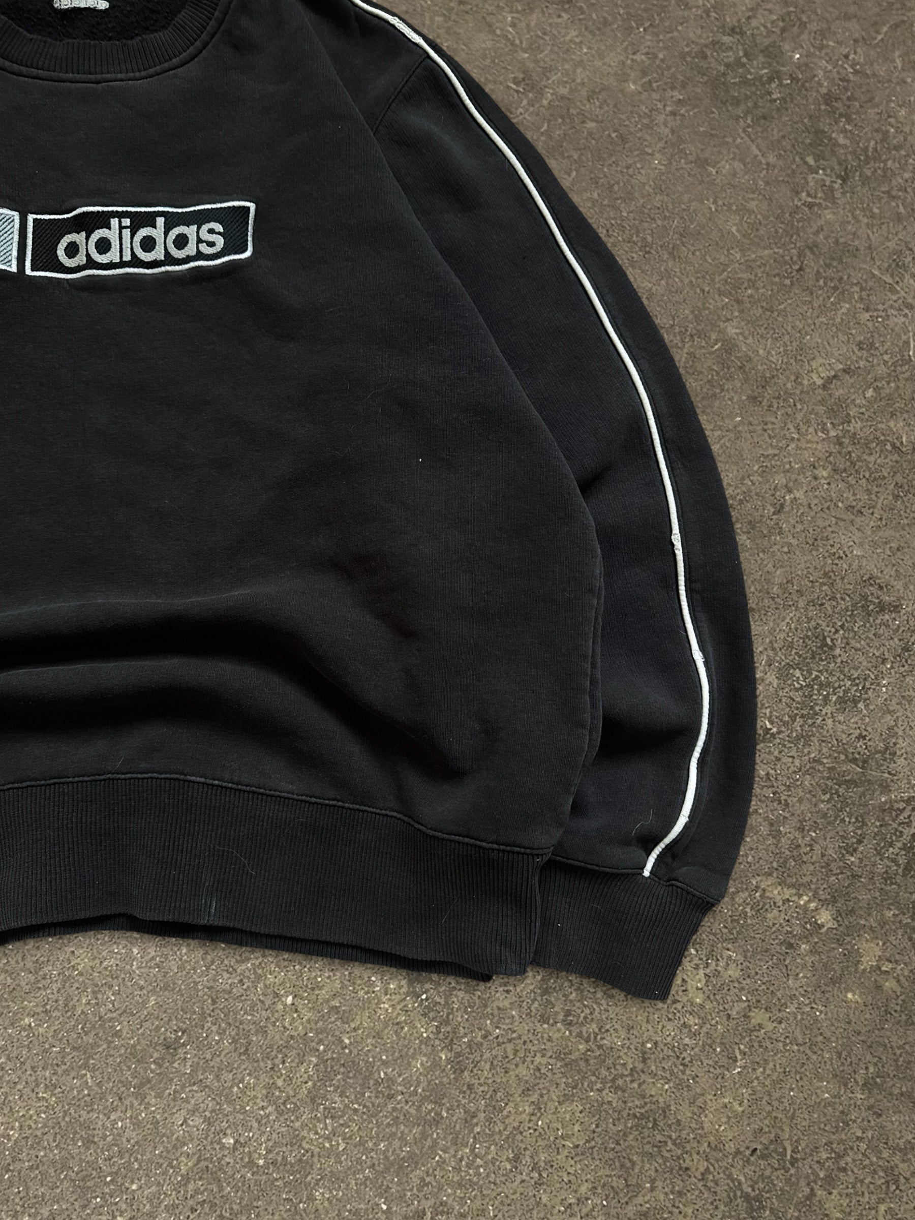 VINTAGE 00S ADIDAS SWEATSHIRT
