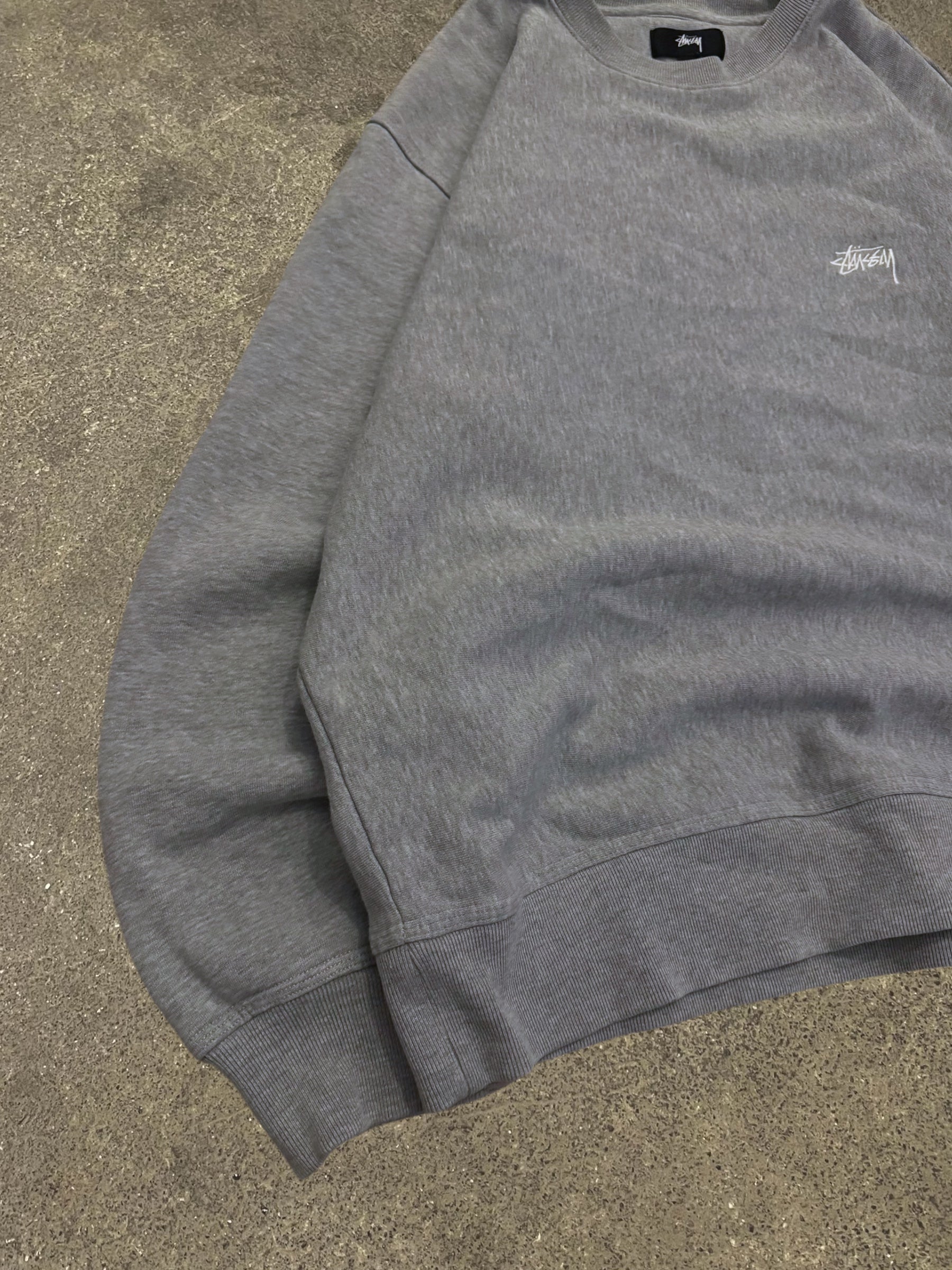 STÜSSY STOCK LOGO SWEATSHIRT