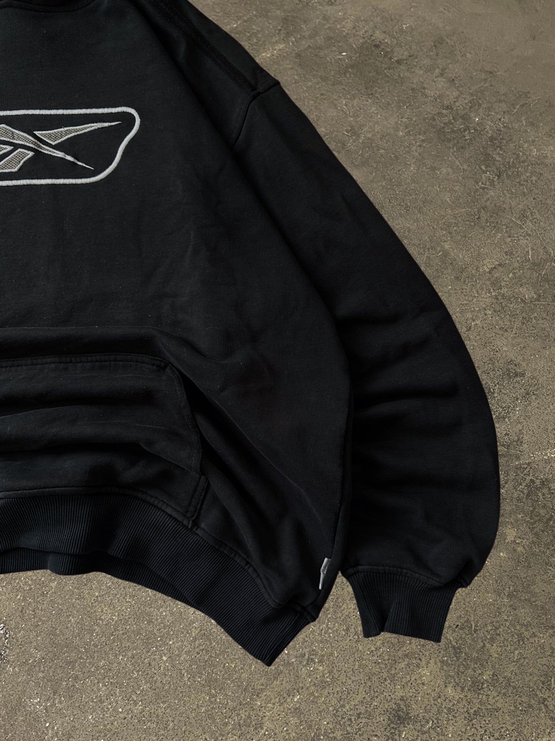 VINTAGE BLACK REEBOK HOODIE