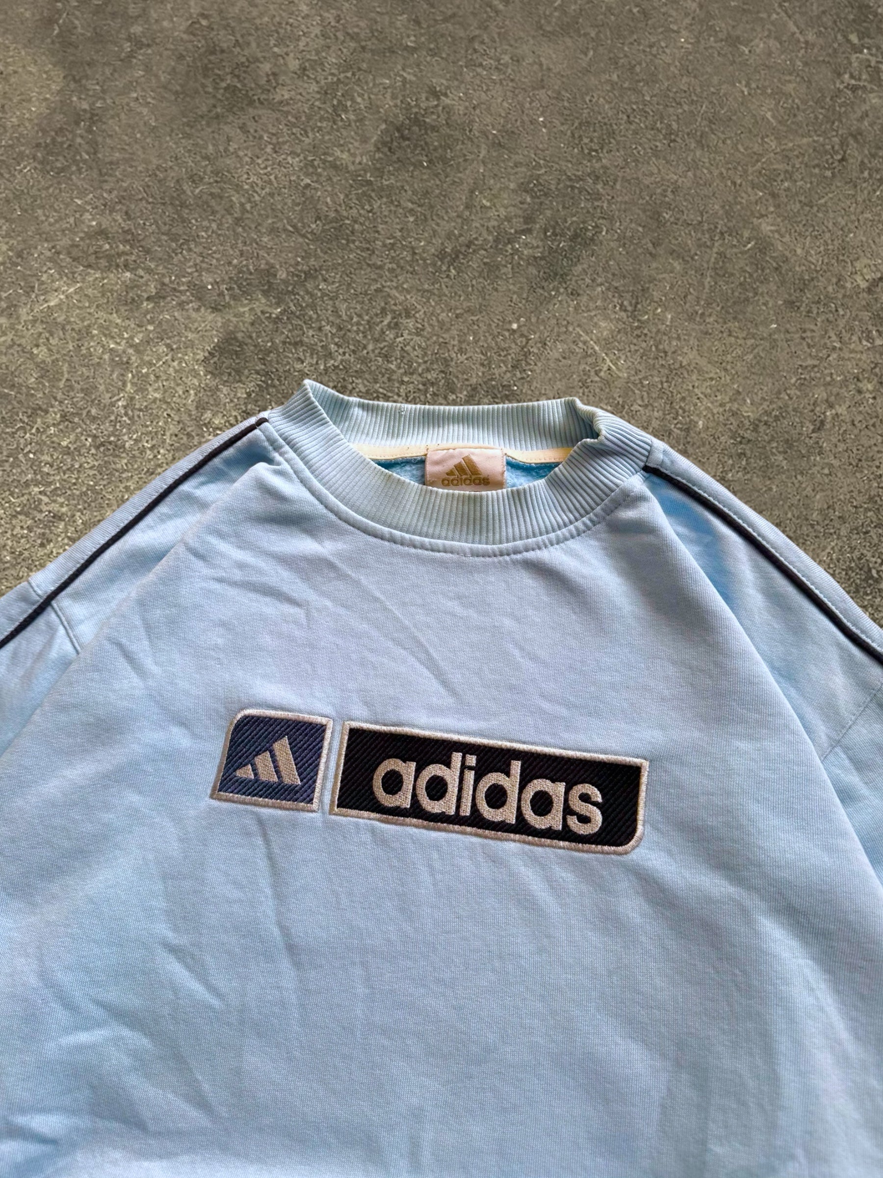 VINTAGE 00S BABY-BLUE ADIDAS SWEATSHIRT