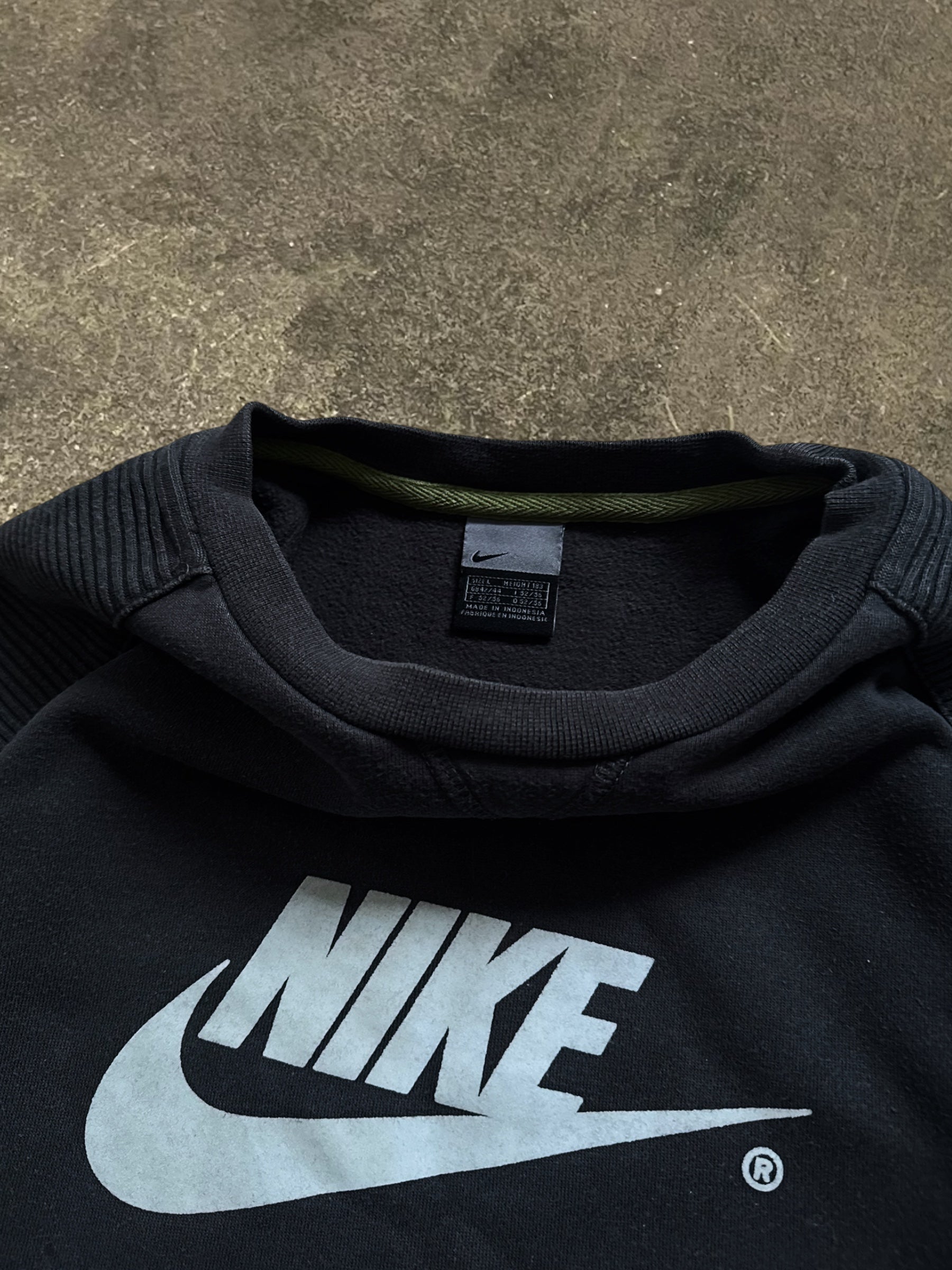 VINTAGE 00S NIKE LOGO SWEATSHIRT