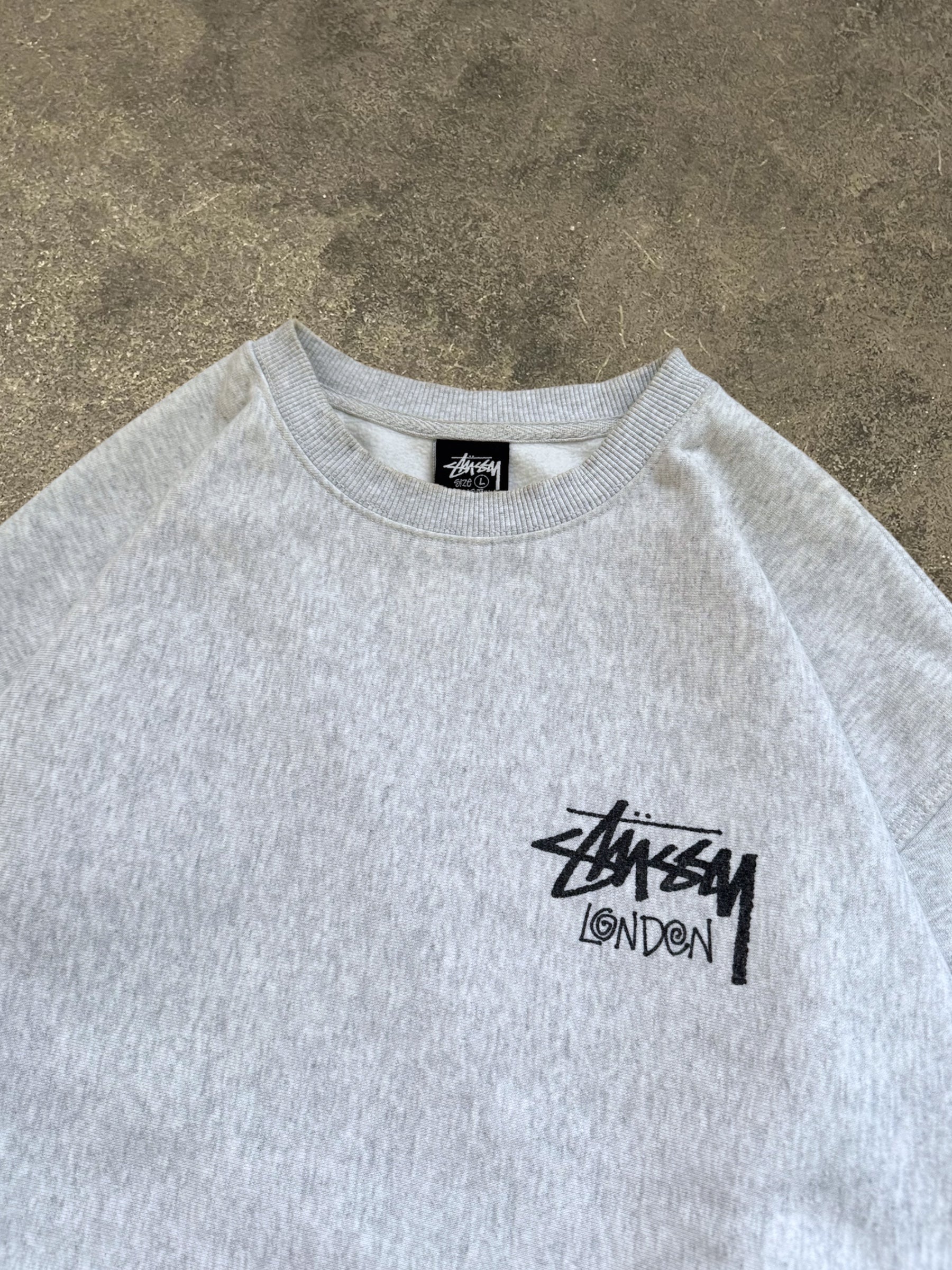 STÜSSY LONDON BASIC LOGO SWEATSHIRT