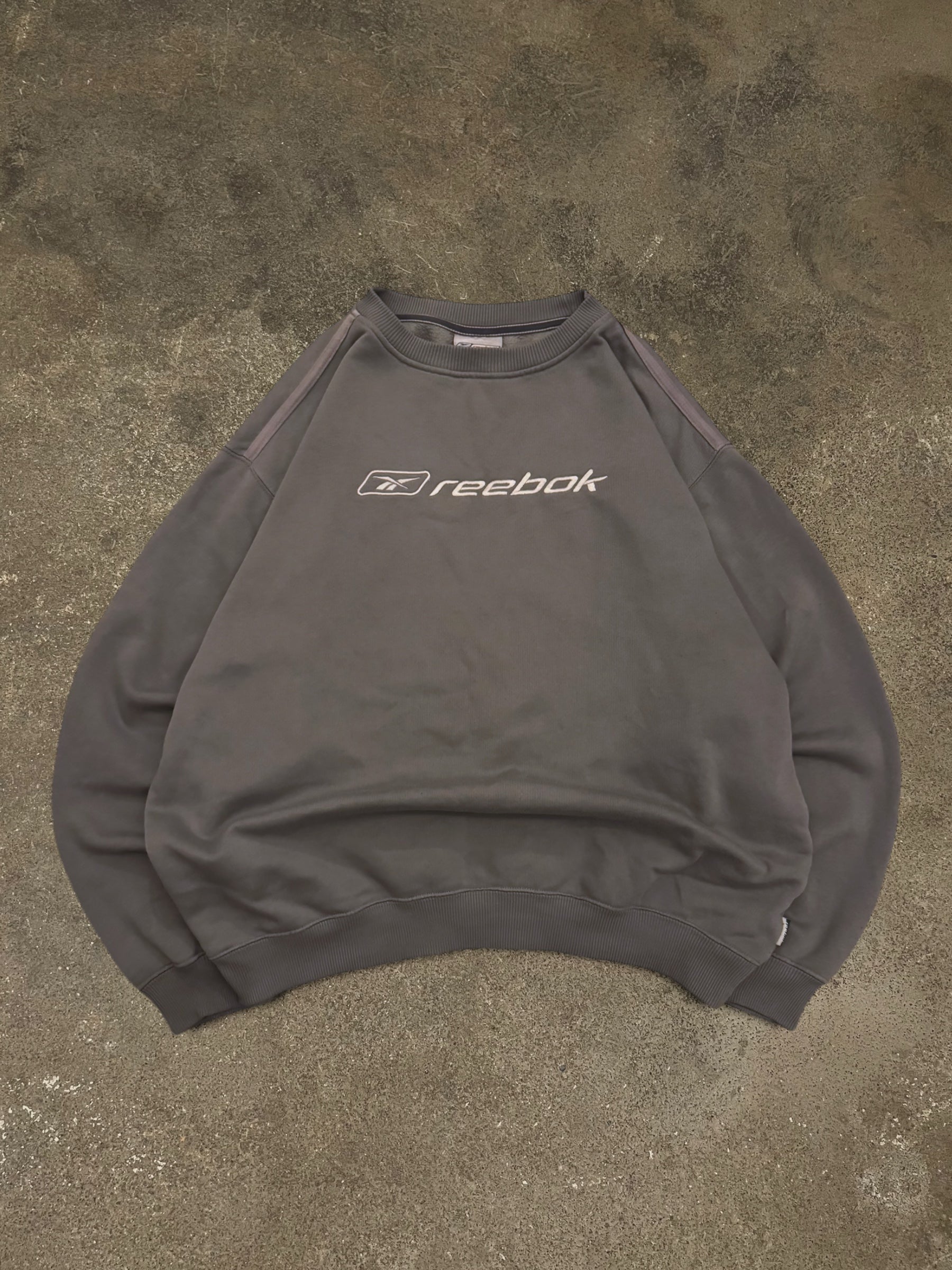 VINTAGE REEBOK SWEATSHIRT