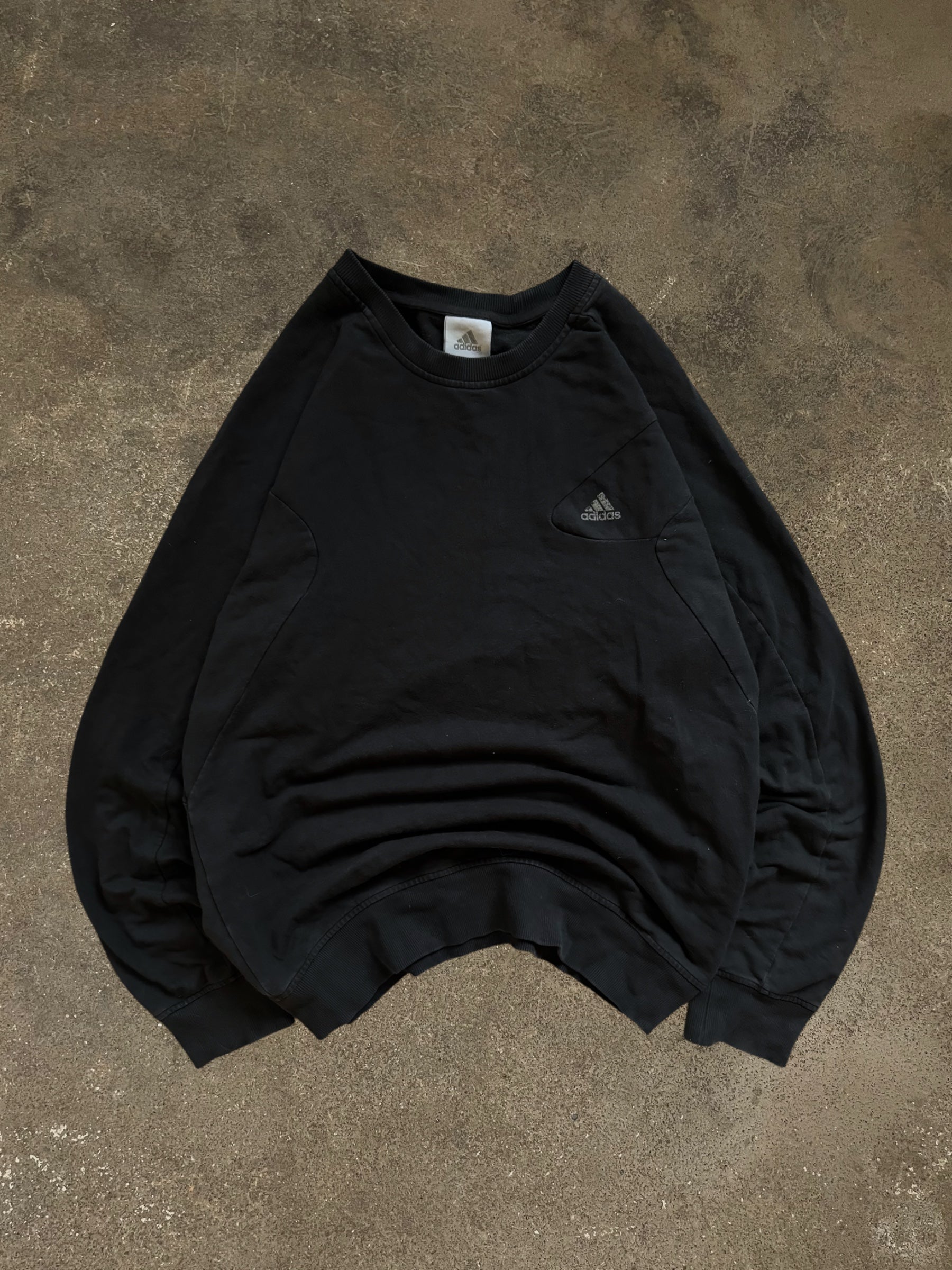 VINTAGE 00S BLACK ADIDAS SWEATSHIRT