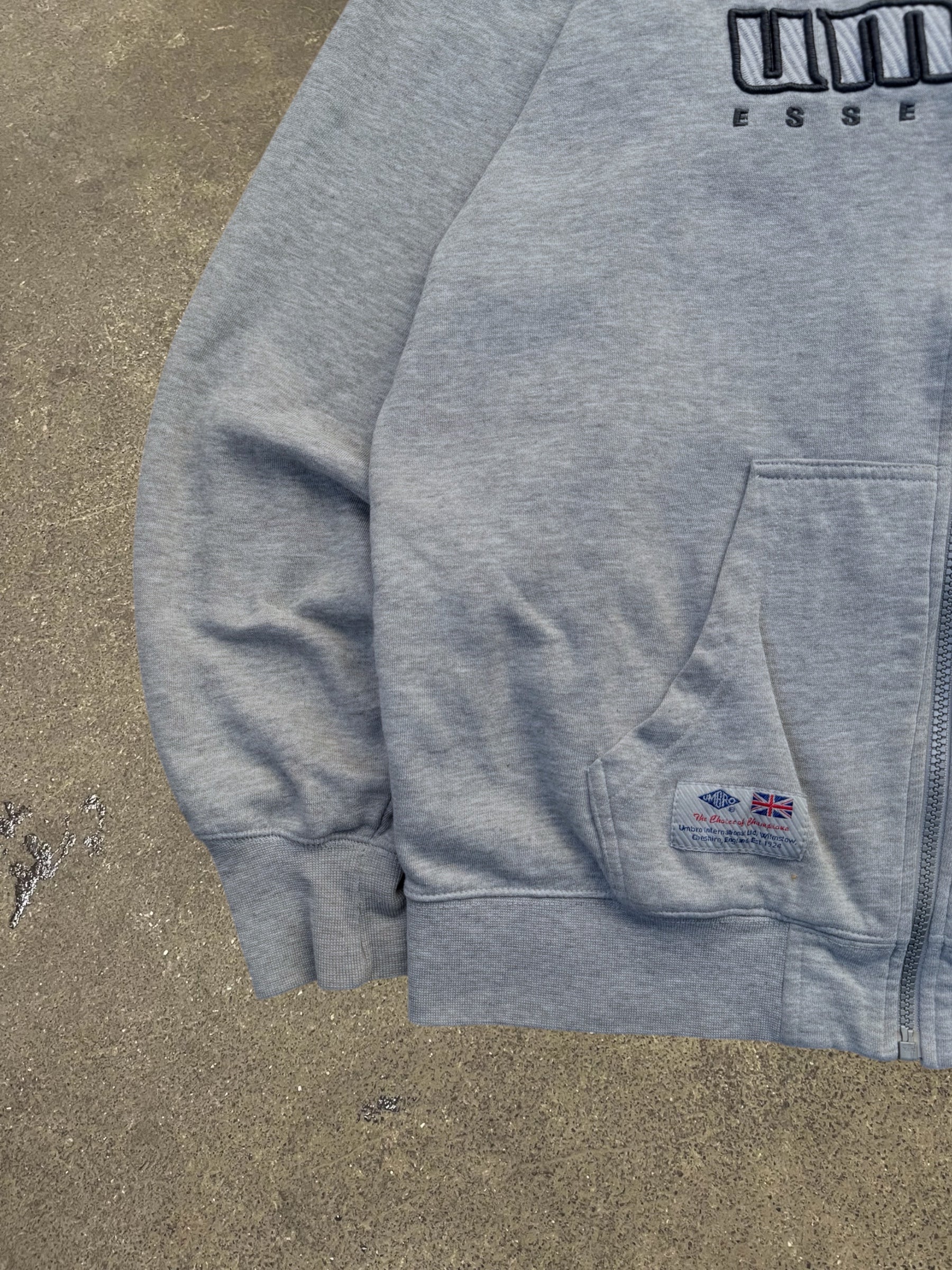 VINTAGE UMBRO ESSENTIALS ZIP-UP HOODIE