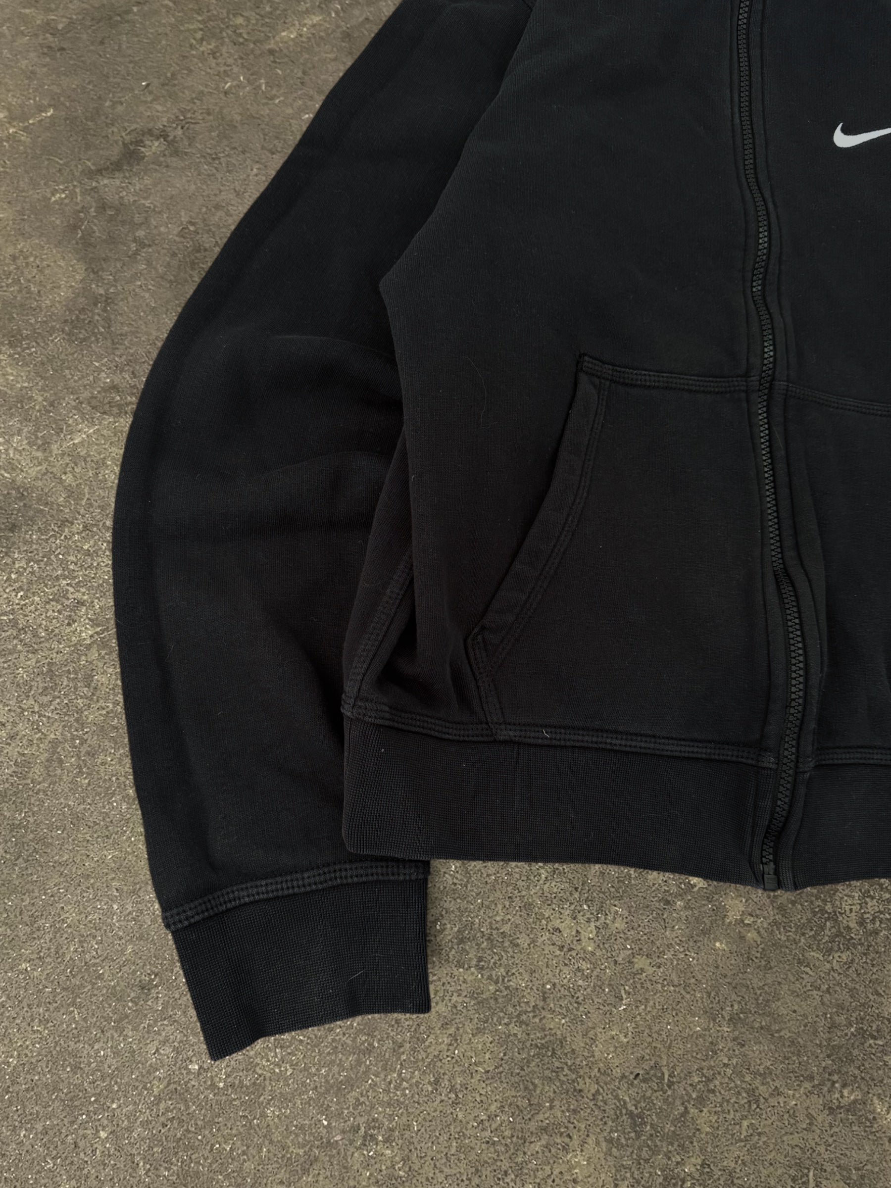 VINTAGE NIKE ZIP-UP SWEATSHIRT