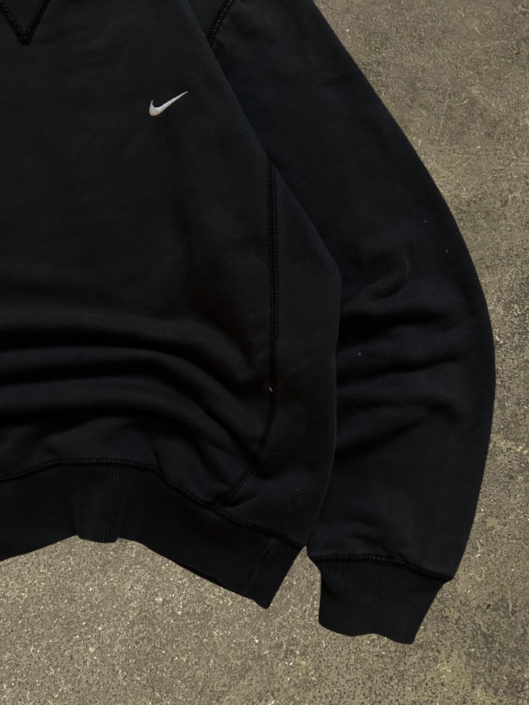 VINTAGE 00S NIKE SWOOSH SWEATSHIRT