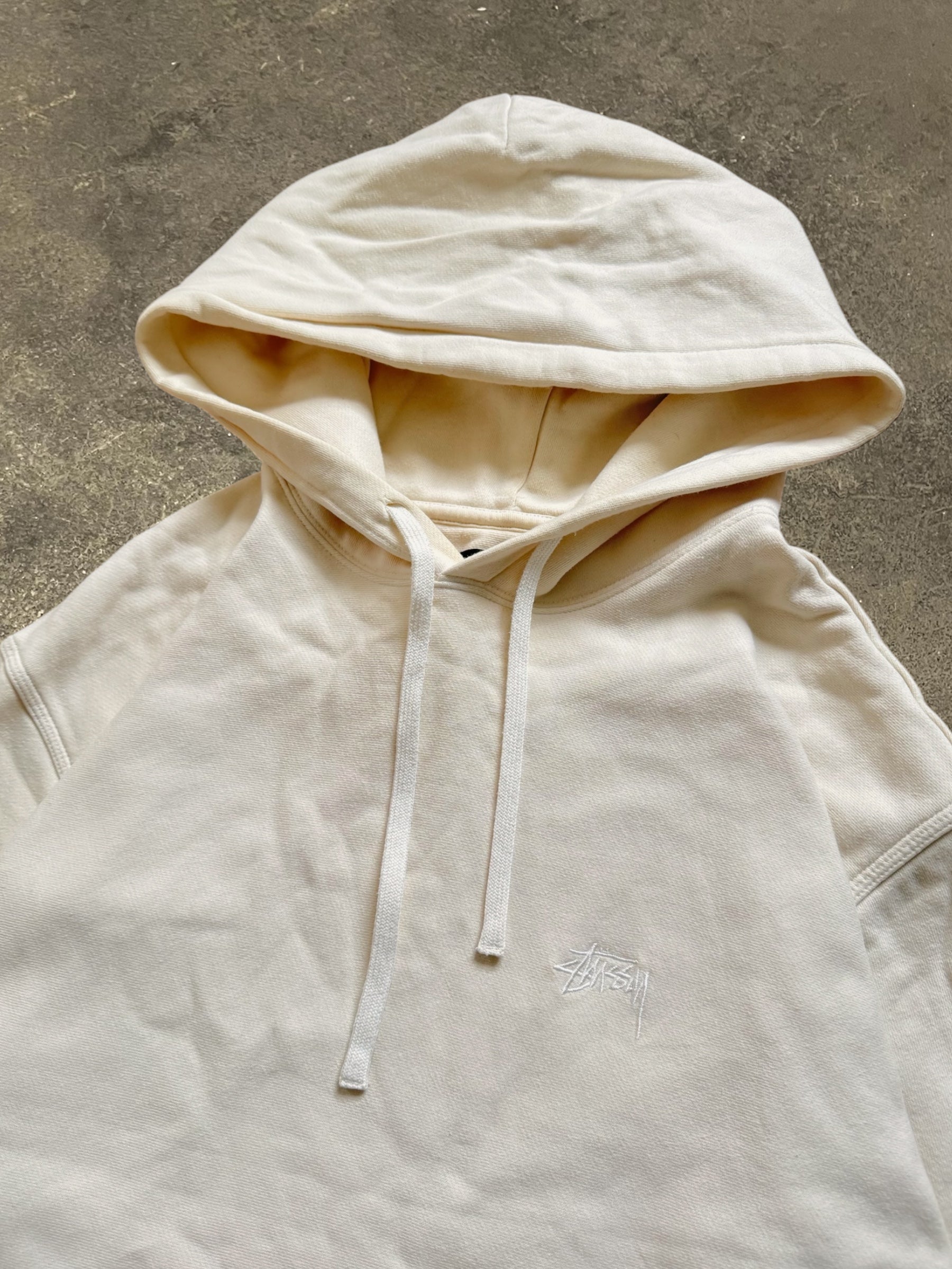 STÜSSY CREAM STOCK LOGO HOODIE
