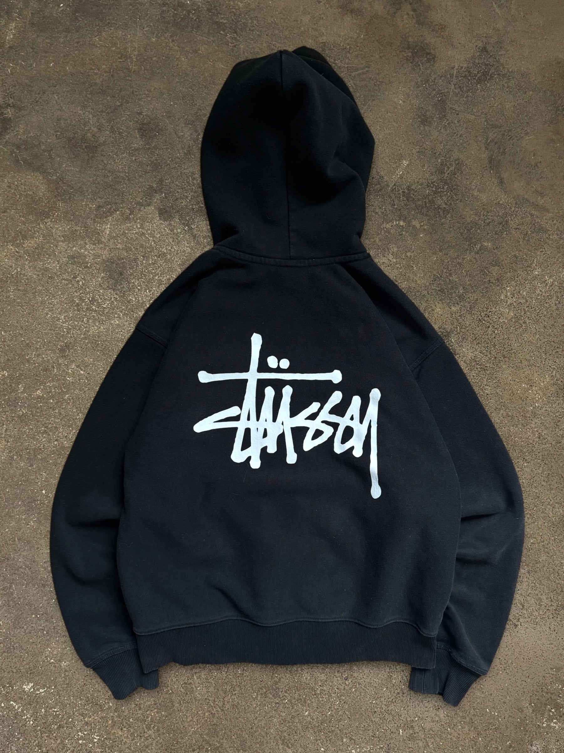 STÜSSY BASIC LOGO ZIP-UP HOODIE