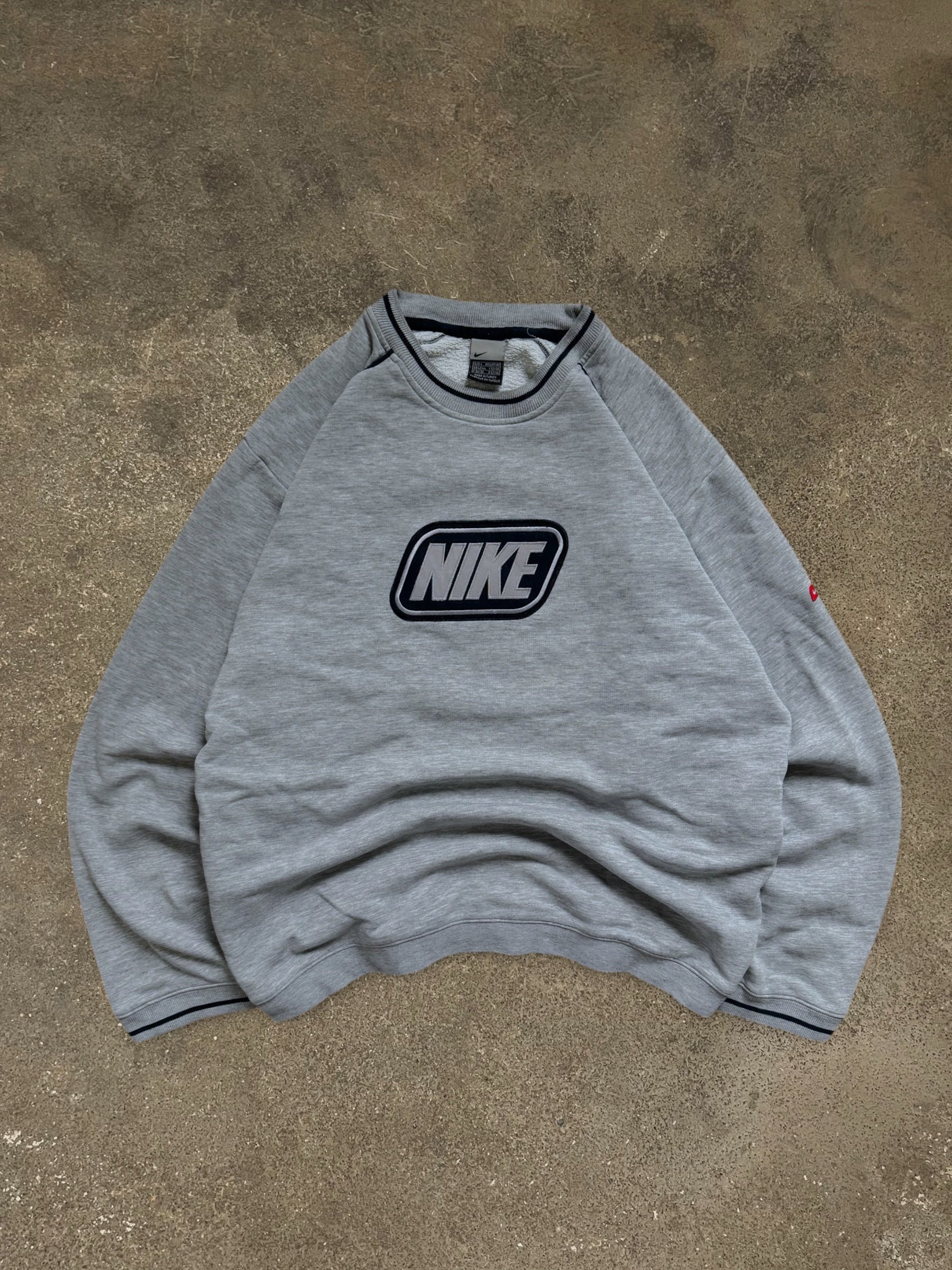 VINTAGE 00S NIKE SWEATSHIRT