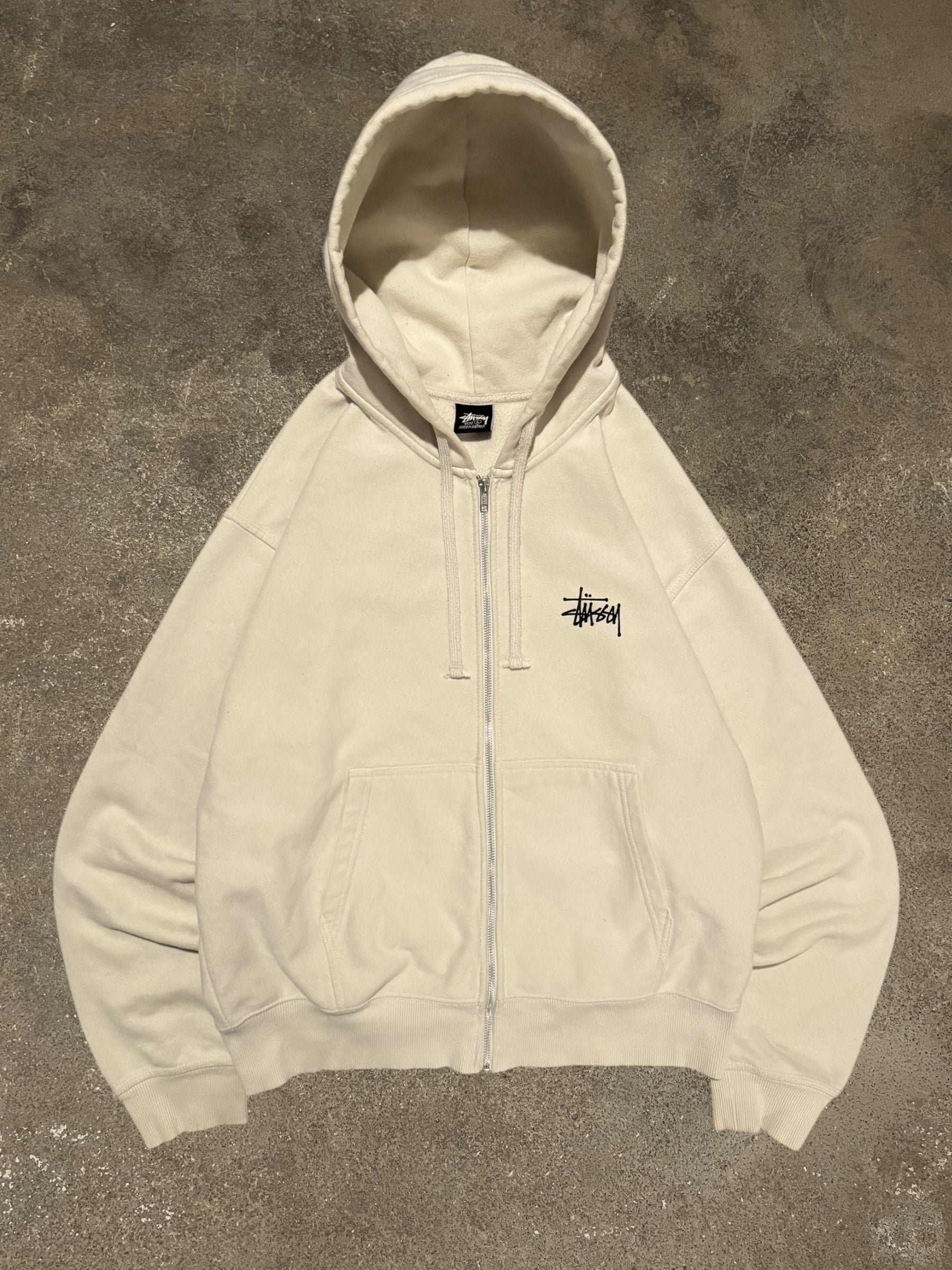 STÜSSY CREAM BASIC LOGO ZIP-UP HOODIE